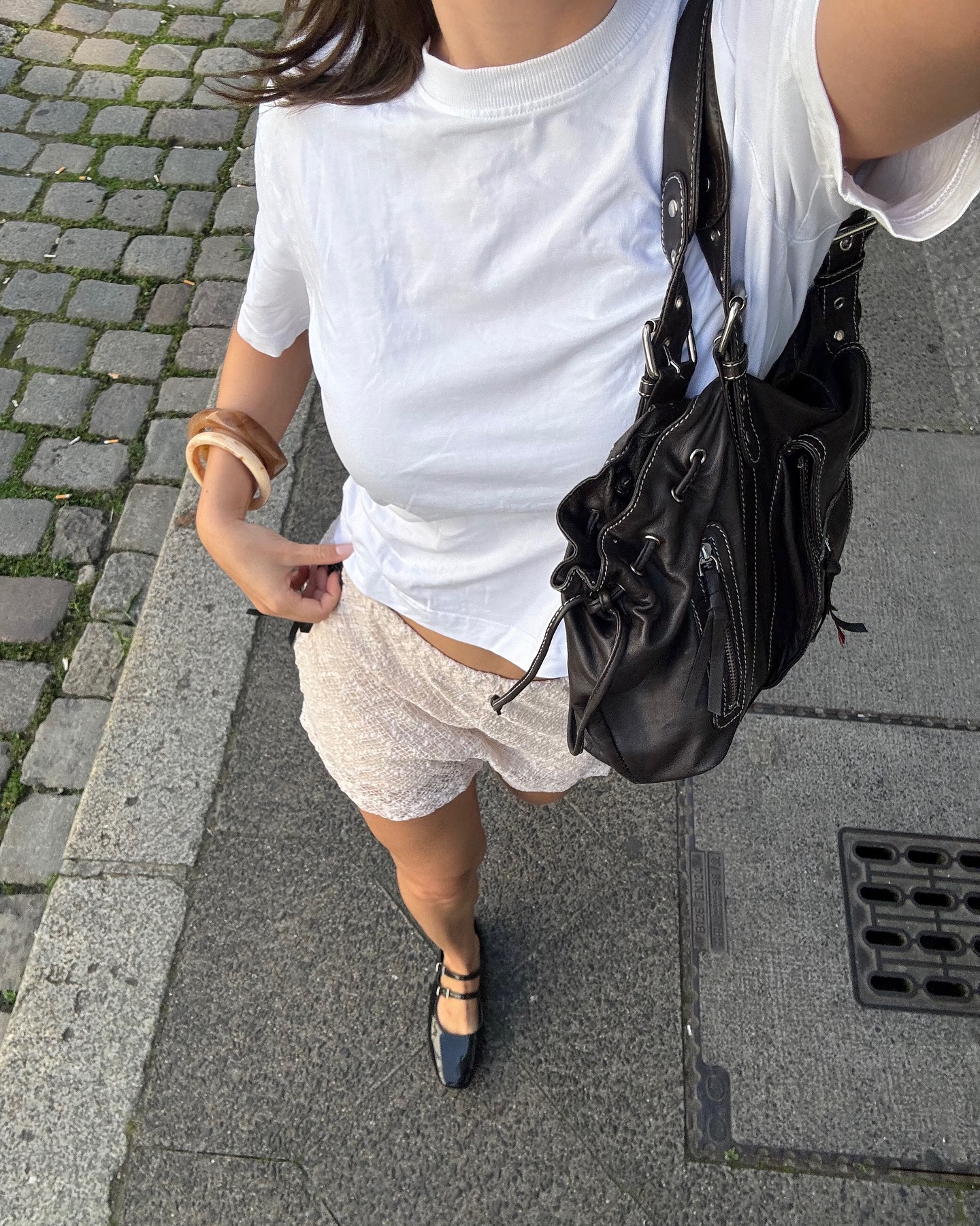 심플한 무지 반팔티의 매력👚🤍
미니멀하게 즐기는 데일리룩의 필수 아이템은 무지 반팔티✨ 이미지3