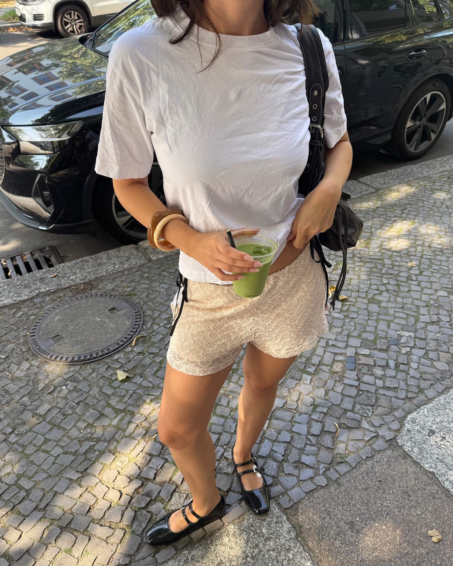 심플한 무지 반팔티의 매력👚🤍
미니멀하게 즐기는 데일리룩의 필수 아이템은 무지 반팔티✨ 이미지5