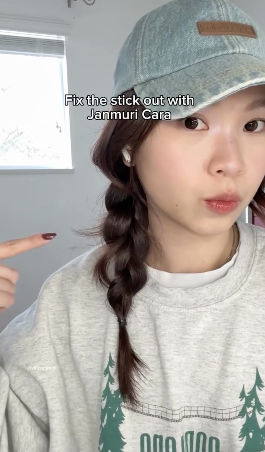 모자 썼을 때 허전하다면🧚🏻 모자 스타일링 포인트는 로제 헤어✨💙시도해 보세요 이미지