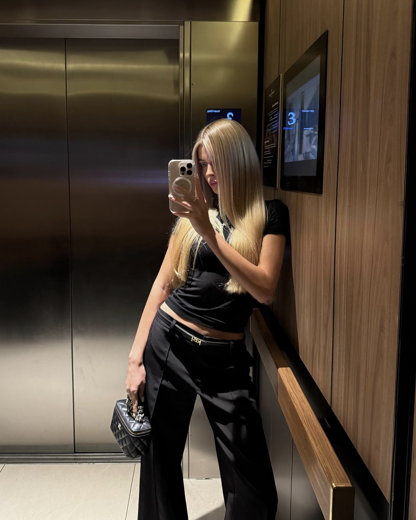 오늘은 크롭티로 데일리룩👚🤍
살짝만 포인트 줘도 완성되는 꾸안꾸 스타일 시도해보세요✨ 이미지4