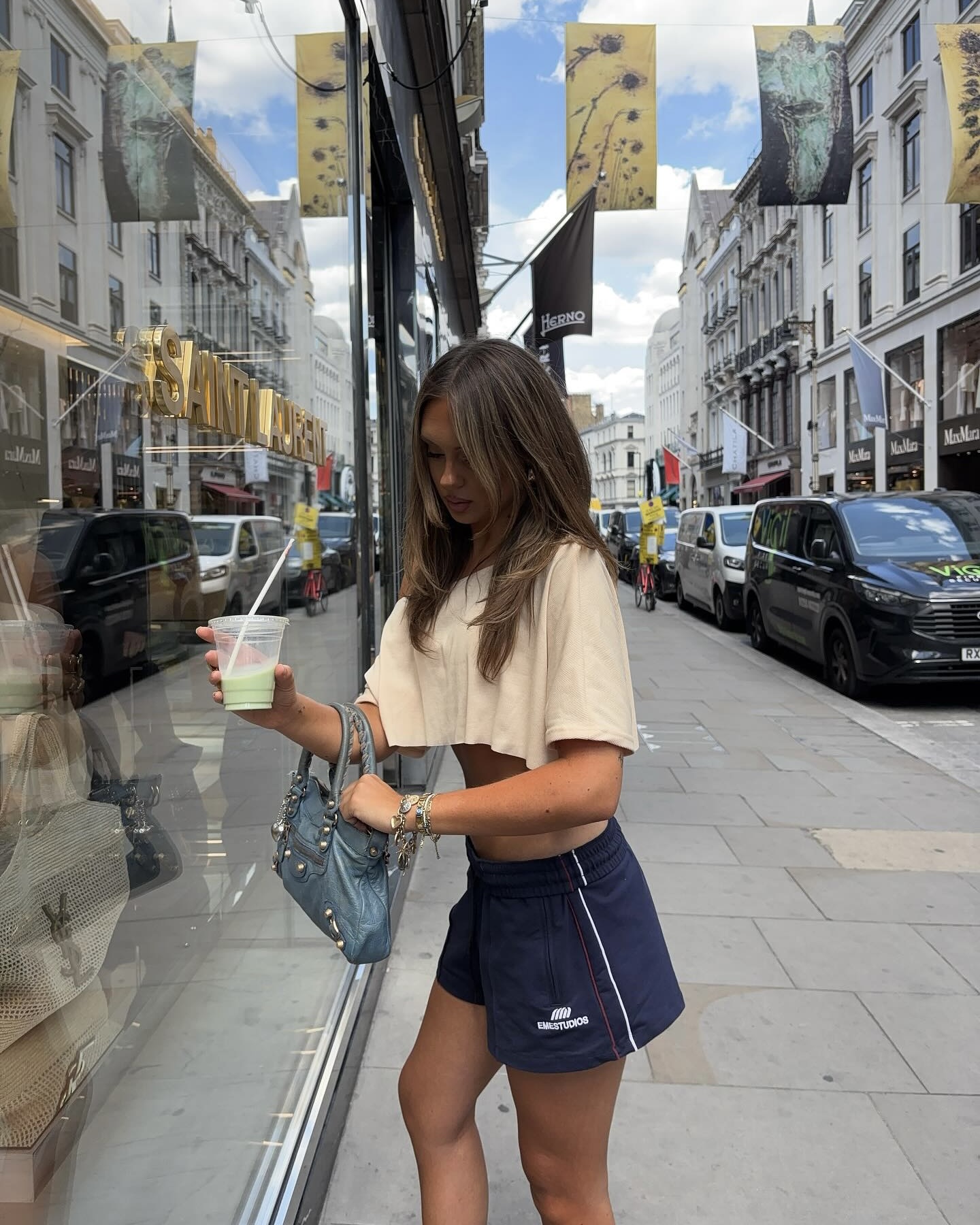 오늘은 크롭티로 데일리룩👚🤍
살짝만 포인트 줘도 완성되는 꾸안꾸 스타일 시도해보세요✨ 이미지7