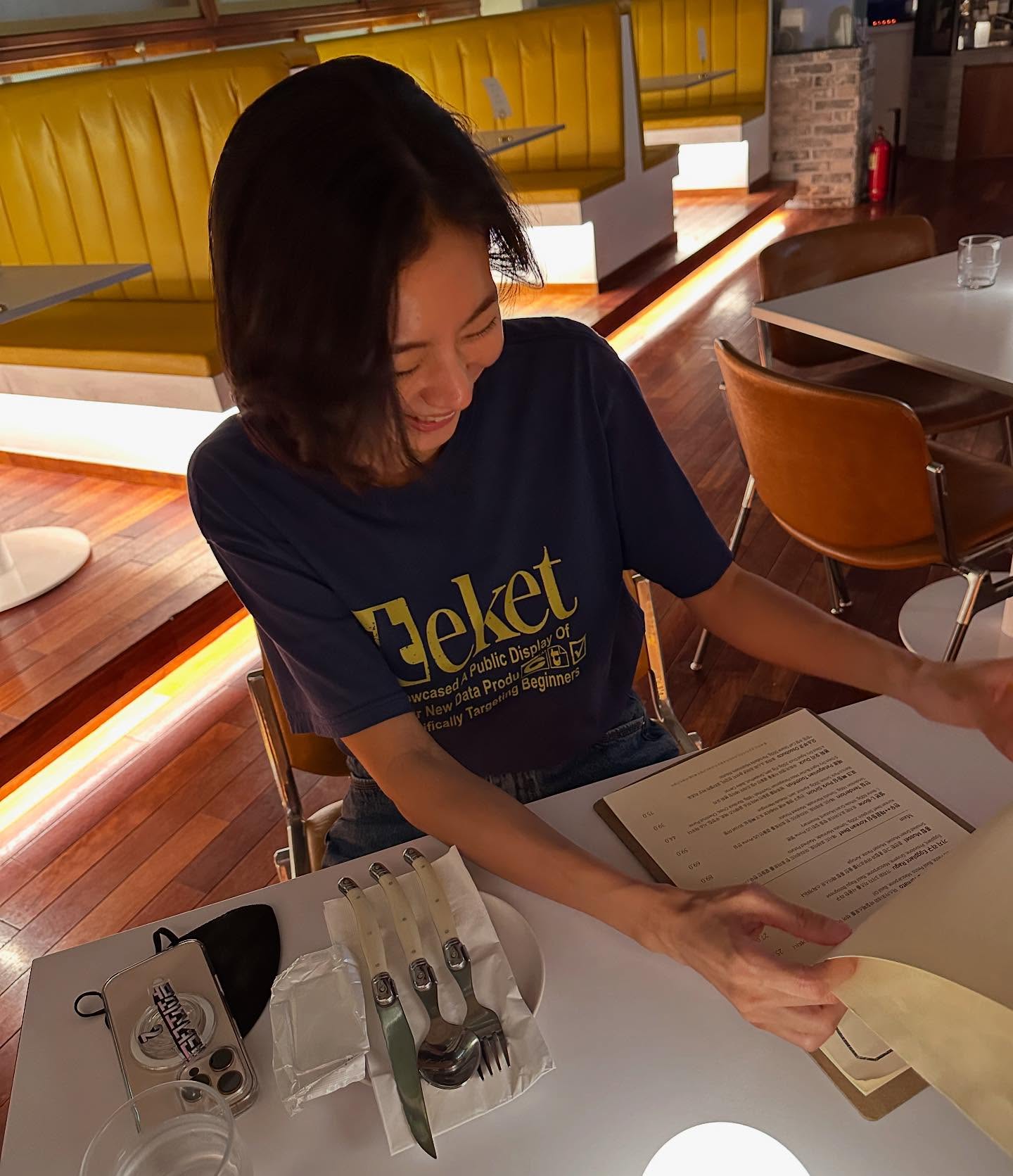 티셔츠 하나로 하루가 달라🔮
그래픽으로 무드 스위치🔄💞 매일 다른 스타일링 팁 얻어 가자 이미지