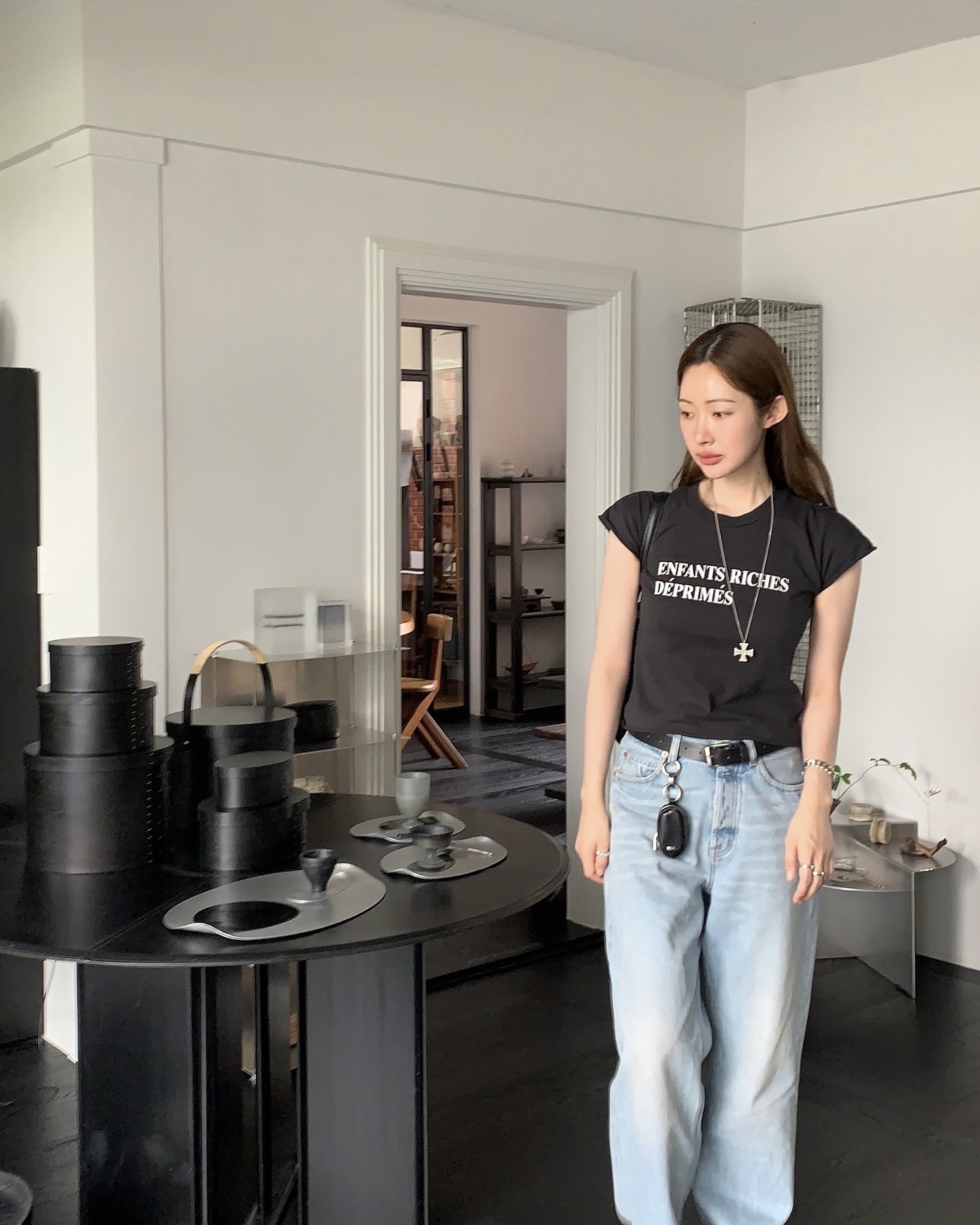 기본 중의 기본은 블랙 반팔티🖤
느좋녀들은 블랙 반팔티만 입어도 예쁜 거? 이거 진짜 반칙이지😵‍💫 이미지
