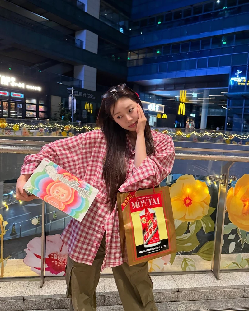체크셔츠 덕후 모여라💫
오늘 스타일 새로고침? 체크셔츠로 뿅💖🪄하루 종일 기분 최고 이미지4