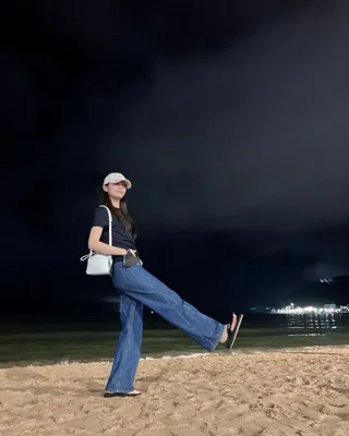 기본 중의 기본은 블랙 반팔티🖤
느좋녀들은 블랙 반팔티만 입어도 예쁜 거? 이거 진짜 반칙이지😵💫 이미지
