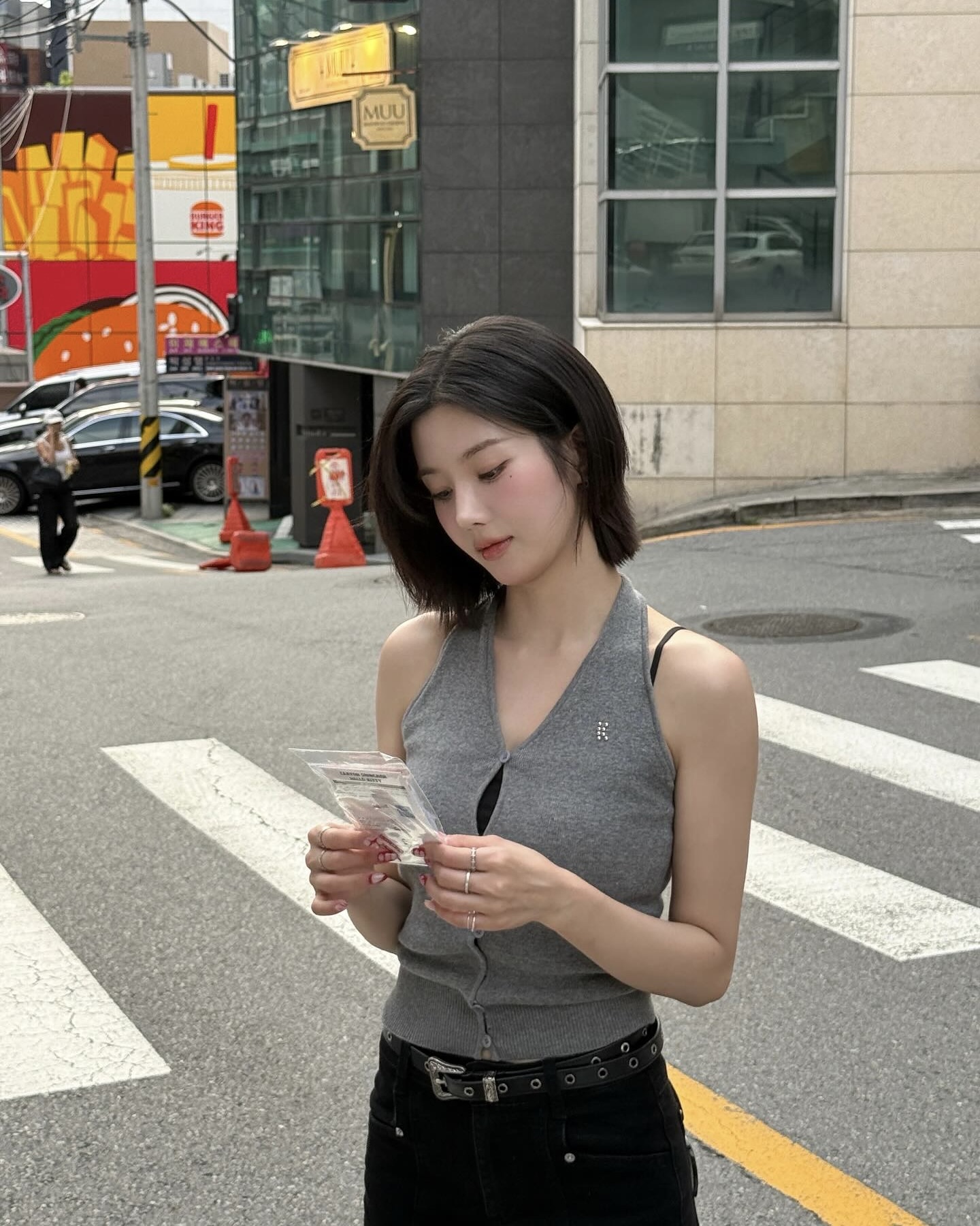 예쁜 사람들의 공통점은 단발🖤 이 사진 보고 단발병 제대로 와서 자르러 갈 뻔했잖아...😂 이미지