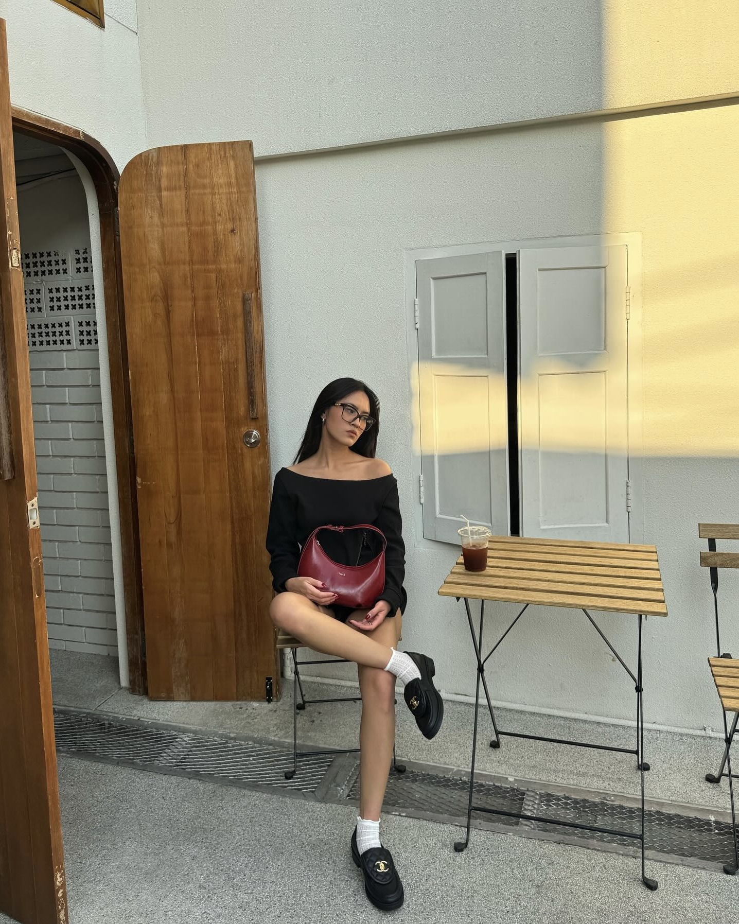 오프숄더 하나로 분위기 여신 등극💖
계절 불문 언제나 사랑받는 아이템으로 데일리룩 스타일링 완성✨ 이미지3