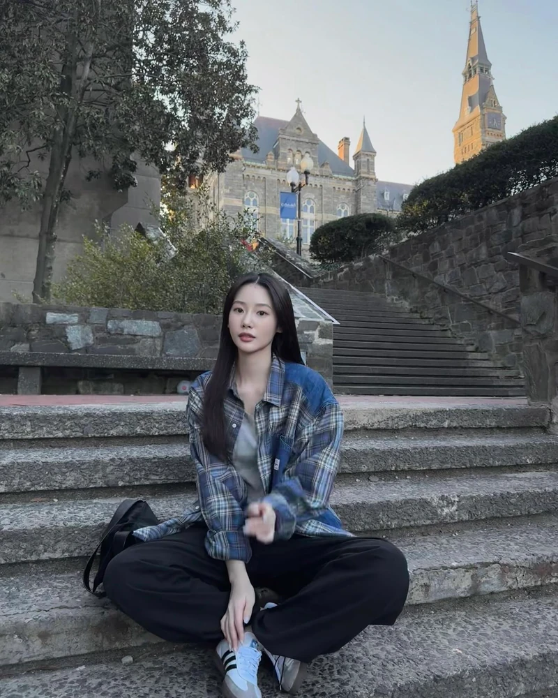 체크셔츠 덕후 모여라💫
오늘 스타일 새로고침? 체크셔츠로 뿅💖🪄하루 종일 기분 최고 이미지3