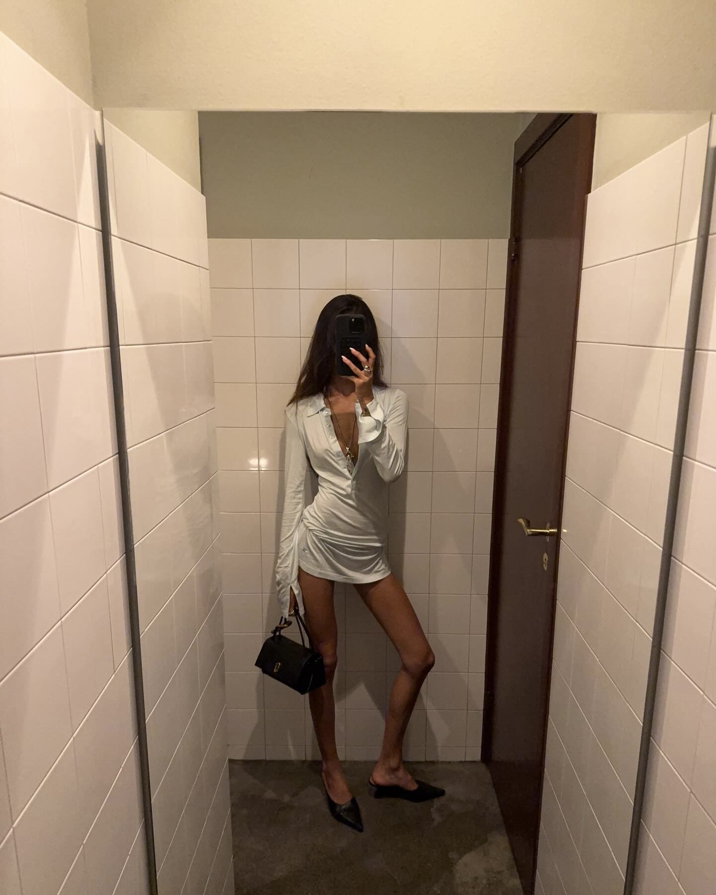 내일은 원피스로 가볍게 코디🤍
데이트룩부터 브런치룩까지 한 벌로 완성하는 오늘의 스타일링🦢 이미지