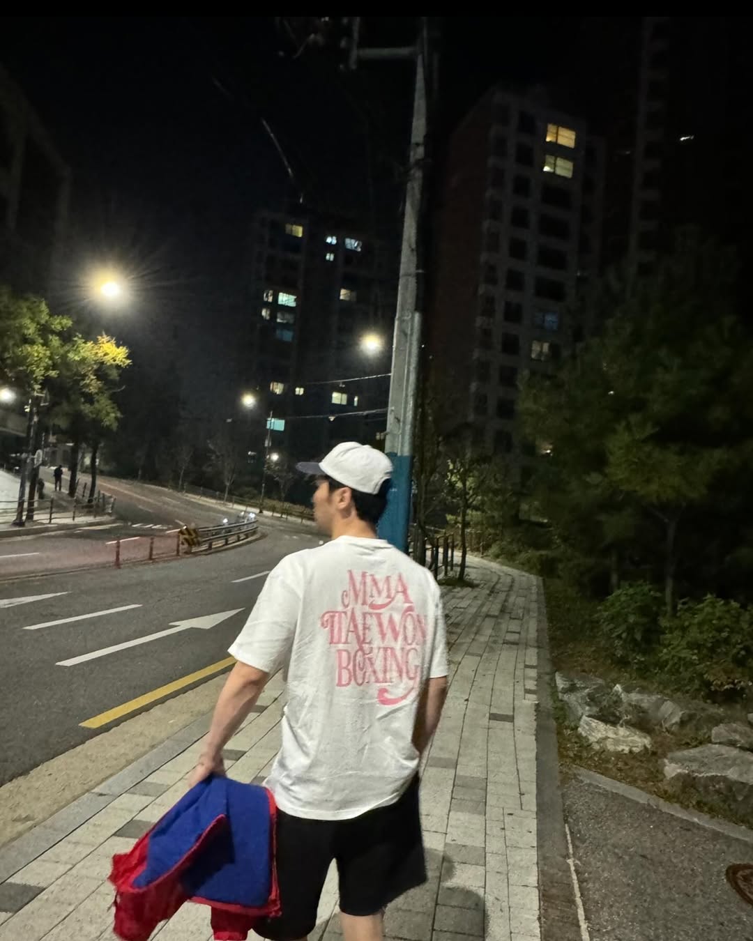 흰 티는 프린팅 보는 맛🎨 이미지