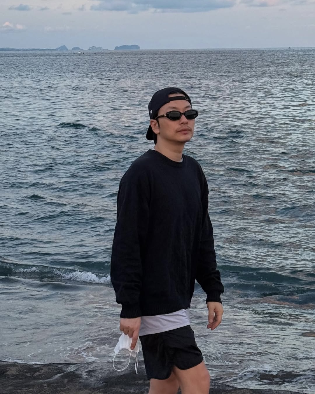 검정 뉴에라는 무심하게 뒤로🧢 이미지2