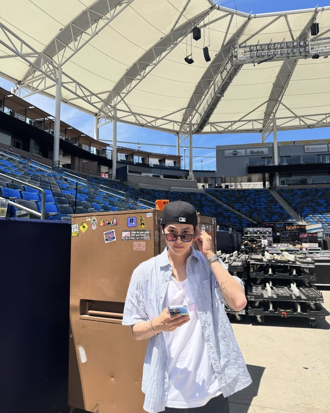 검정 뉴에라는 무심하게 뒤로🧢 이미지4