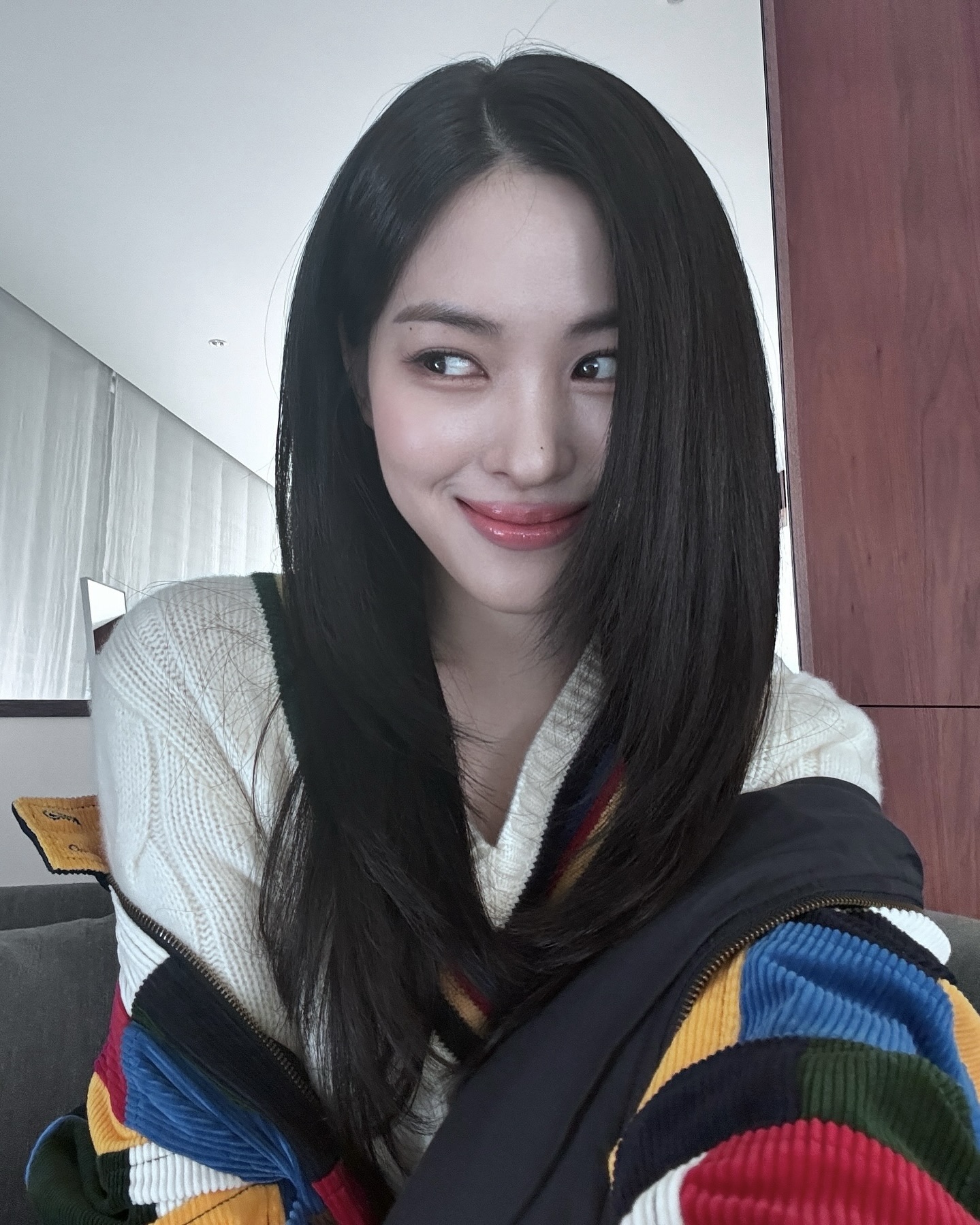 분위기 여신 되는 레이어드컷💖✨
가볍고 세련된 무드로 누구나 소화 가능한 헤어스타일💇‍♀️ 이미지6