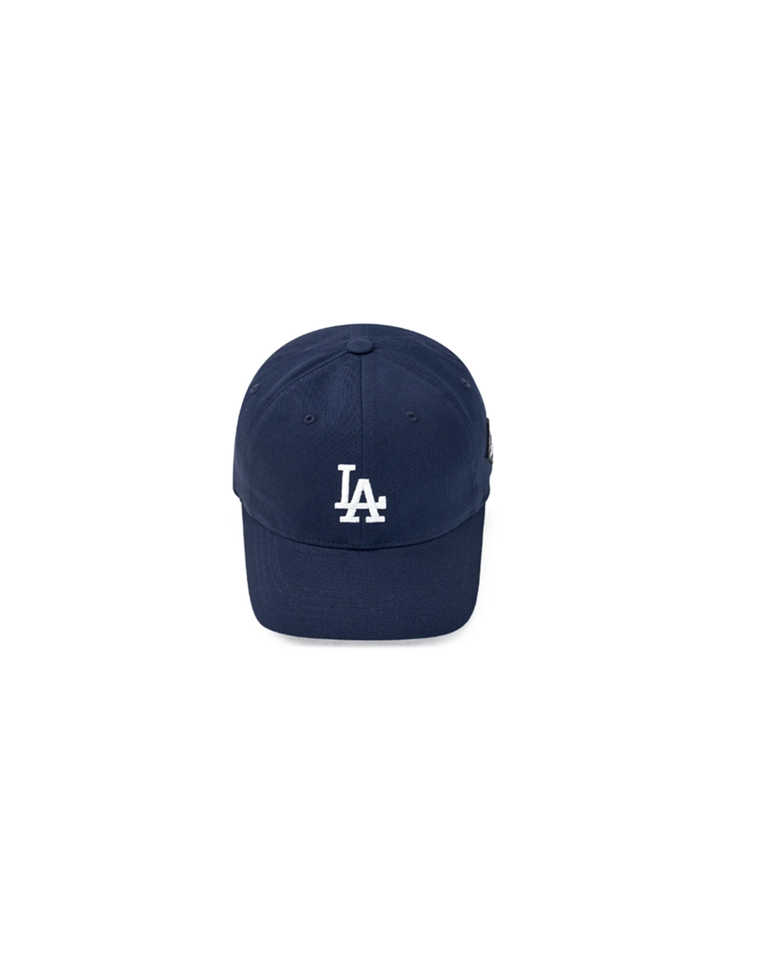 매일 쓰고 싶은 소두핏 볼캡🧢🤍
한 번 쓰면 매일 찾게 되는 강민경 픽 데일리룩 필수템💫

트렌디하면서도 실용적인 볼캡, 지금 바로 소개해드릴게요.

1. 엠엘비 언스럭쳐 볼캡 LA, 3만 원대
네이비 컬러에 LA 다저스 로고가 새겨진 짧고 납작한 챙이 특징인 클래식 볼캡으로, 가볍게 착용하기 좋은 아이템입니다. 블랙 베스트와 핑크컬러 팬츠에 매치해 클래식룩에 캐쥬얼 느낌을 추가했습니다.

2. 알렉스 조노 러닝 러브스 유 트러커 햇, 9만 원대
매쉬 소재와 버건디 파이핑의 조합으로, 실버 자수가 포인트인 제품입니다. 러너들 사이에서 잘 알려진 러닝 캡으로 뒷면에 스트링이 있어 편리하며, 평소에도 스포티하게 연출할 수 있습니다.

3. 바우프 비 로고 데님 볼캡, 6만 원대
워싱 처리된 데님 원단과 시그니처 로고 자수가 돋보이는 제품입니다. 옆면이 깊어 소두로 만들어 주는 디자인이 포인트이며, 데님 팬츠와 매치해 빈티지 캐주얼 무드의 Y2K 스타일링을 연출할 수 있습니다. 이미지4