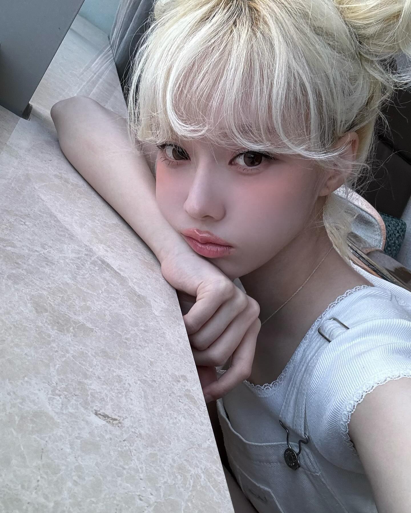 내 눈빛에 빠져들 준비 됐어?💖
데일리도 특별한 날에도 끼기 좋은 렌즈 3가지 추천👀✨

평소에도 편하게 착용할 수 있는 렌즈, 지금 소개해드릴게요.

1. 오렌즈 에버샤인 브라운, 3만 원대
직경 13.8mm 렌즈로, 화사한 톤업 브라운 컬러와 선명한 써클라인이 더해져 또렷하고 러블리한 눈빛을 연출할 수 있는 렌즈입니다.

2. 하파크리스틴 돌리 크리스틴 라벤더, 1만 원대
직경 13.6mm의 빅사이즈 렌즈로, 4가지 톤의 대칭 하이라이트가 더해져 어느 각도에서도 반짝이는 눈빛을 연출할 수 있는 렌즈입니다.

3. 렌블링 샤이링 초코, 2만 원대
직경 13.0mm 렌즈로 자연스러운 크기를 연출하며, 투톤 레이어드 디자인이 더해져 은은하면서도 고급스럽게 빛나 데일리로 부담 없이 착용하기 좋은 렌즈입니다. 이미지5
