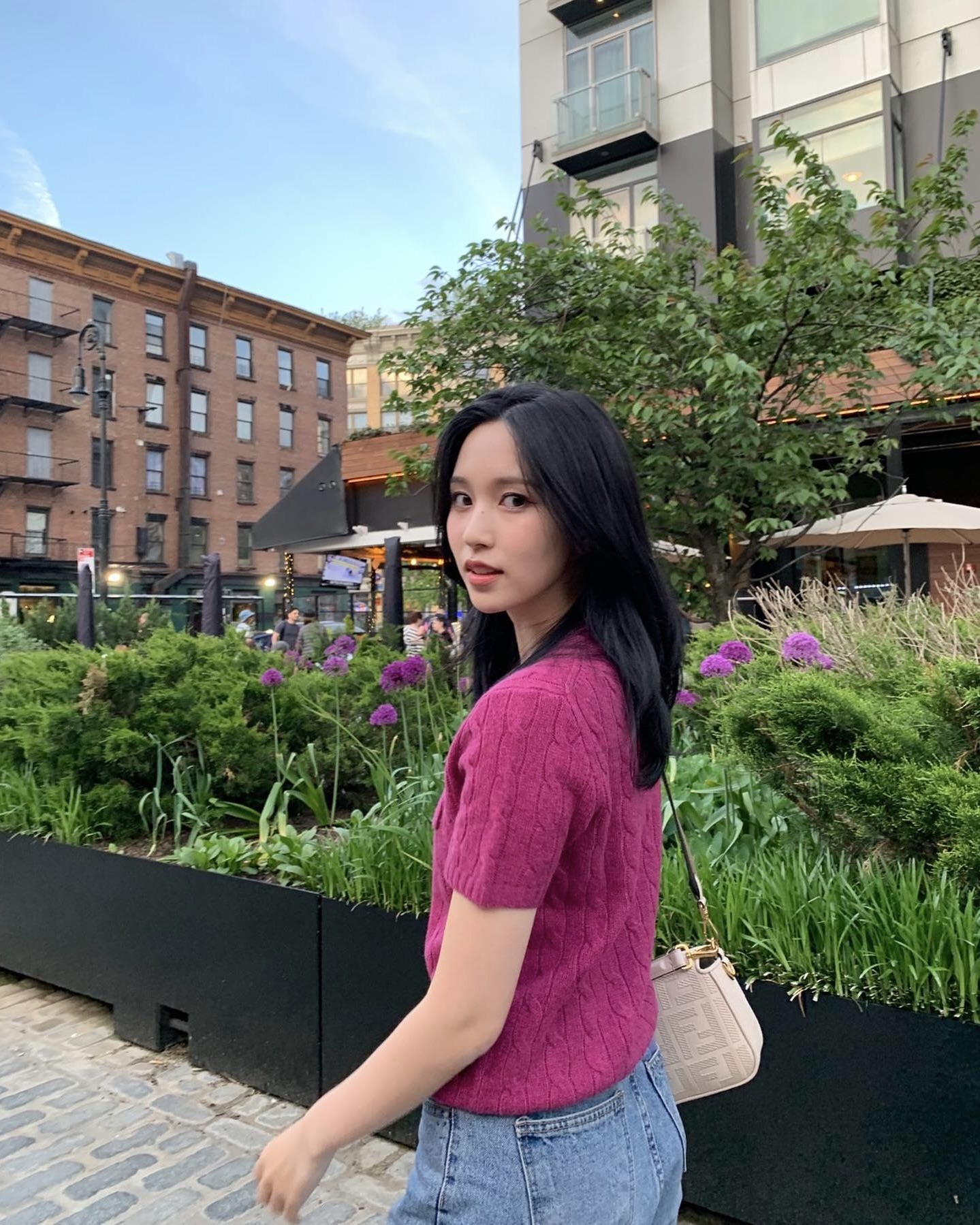 이제 가을 느낌 내볼까?🍂
청바지와 니트 톱으로 출근룩까지 완벽하게 매치해 보세요💁🏻‍♀️🤎 이미지5