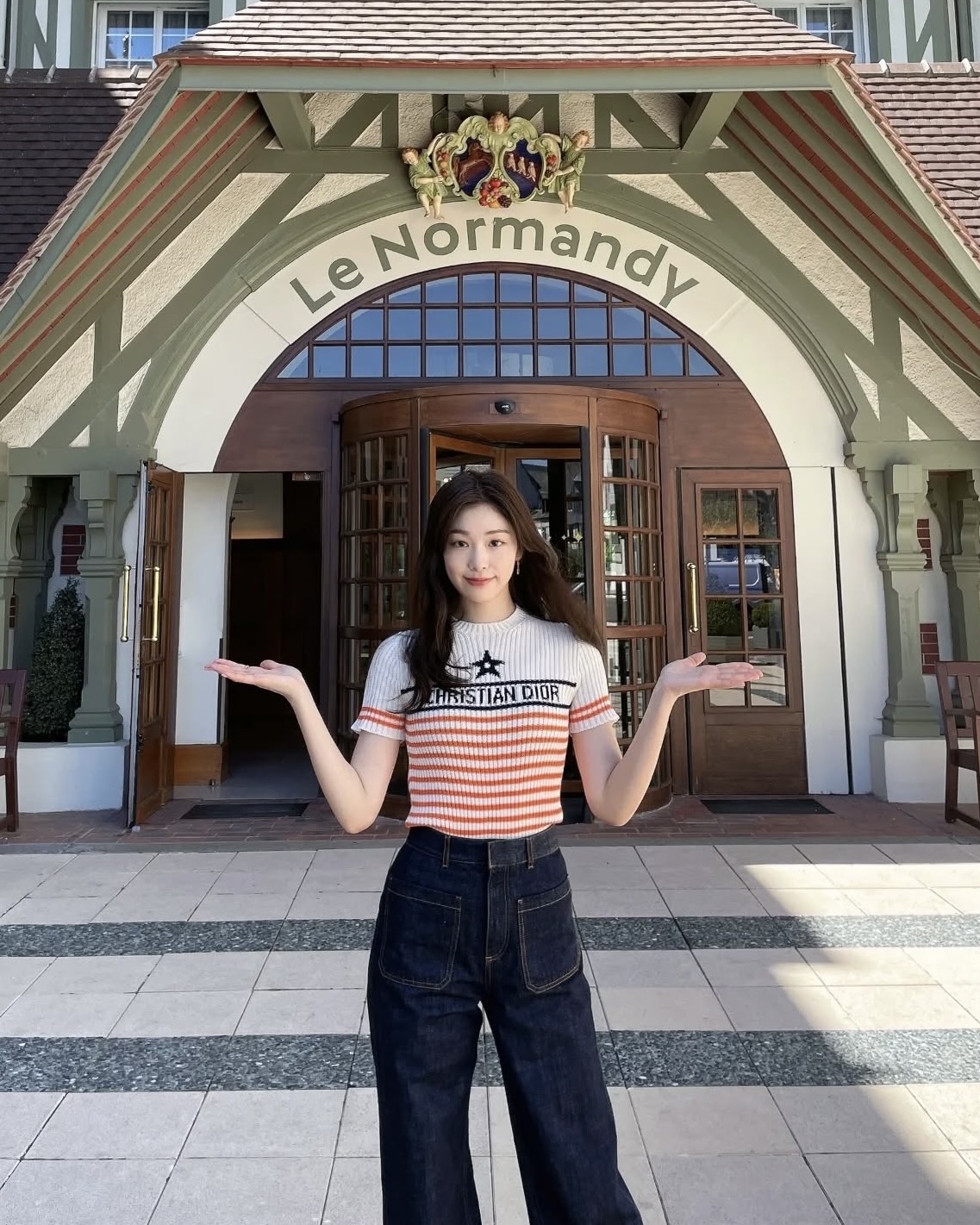 이제 가을 느낌 내볼까?🍂
청바지와 니트 톱으로 출근룩까지 완벽하게 매치해 보세요💁🏻‍♀️🤎 이미지4