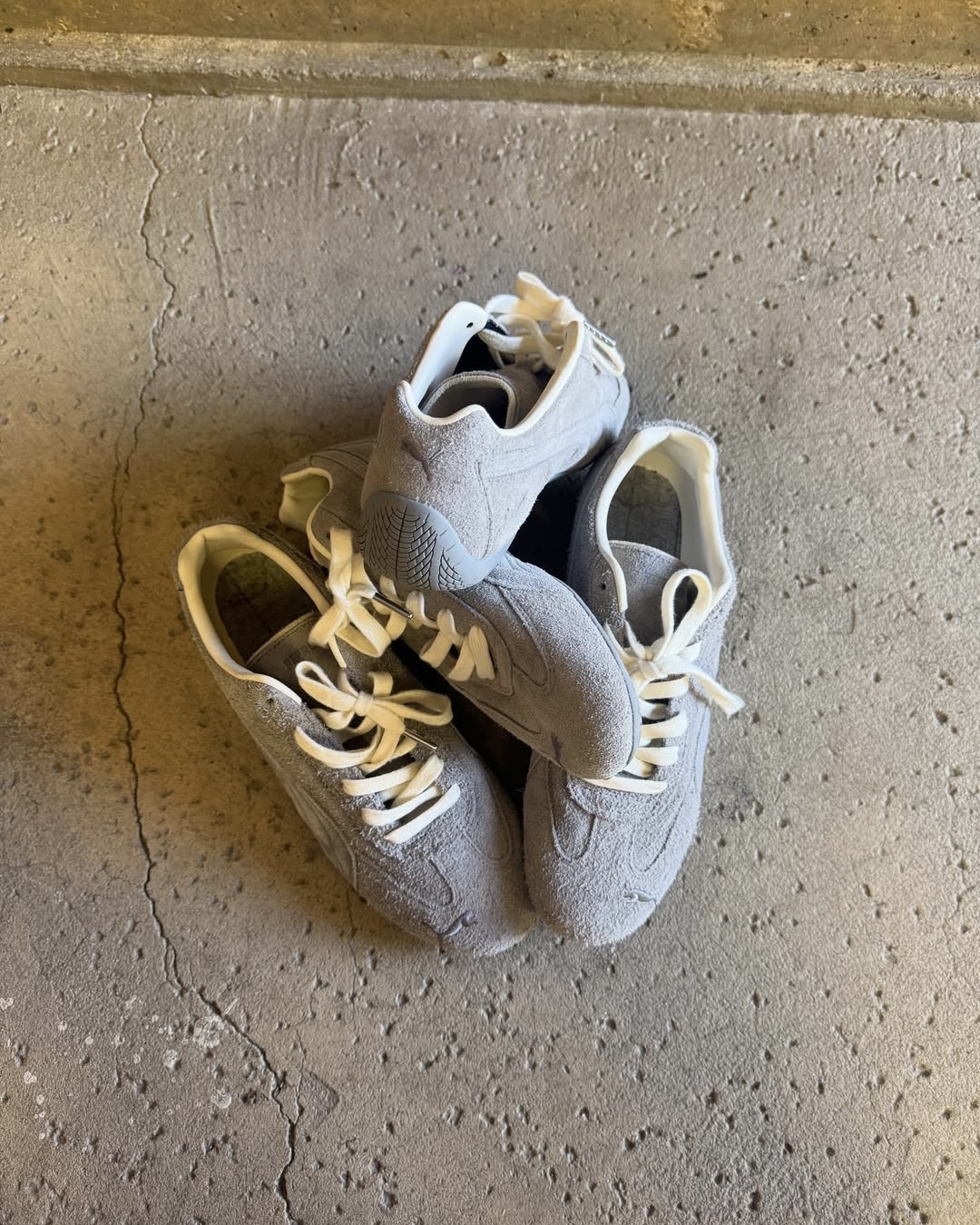 회색을 잘하는 리프레젠트 x 푸마👟 이미지5