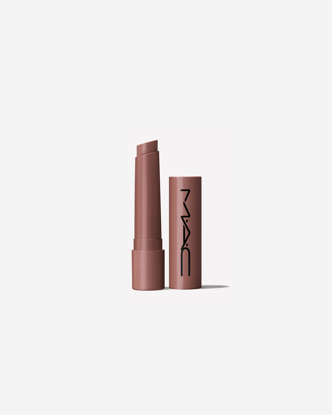 올가을 놓치면 아쉬운 립제품🍁
김수미가 직접 추천하는 가을 분위기 찰떡 립스틱 리스트💄✨

가을 분위기와 무드까지 살려줄 립스틱, 지금 소개해드릴게요.

1. 맥 스쿼트 플럼핑 글로스 스틱, 3만 원대
끈적임 없이 촉촉한 글로시 립스틱입니다. 멘솔 성분이 자연스러운 볼륨감을 더해주며, 로지 브라운 컬러로 세련된 무드를 완성해주는 글로시 립스틱입니다.

2. 누그레이 데일리 무드 매트 리퀴드 실루엣, 1만 원대
가볍게 밀착되는 소프트 매트 텍스처로 각질 부각 없이 자연스럽게 발색됩니다. 반짝임 없이 스머지되어 무광의 매트 립을 연출해줍니다.

3. 헤라 센슈얼 파우더 매트 리퀴드, 4만 원대
각질 부각 없이 블러 필터를 씌운 듯 자연스럽게 발색되는 부드러운 벨벳 제형으로 편안하게 사용할 수 있으며, 치크와 아이섀도우까지 멀티가 가능한 제품입니다.

4. 디올, 루즈 디올 포에버 리퀴드 100 포에버 누드, 5만 원대
뛰어난 밀착력으로 묻어나지 않고 입술 라인에 뭉침 없이 선명하게 발색됩니다. 가볍고 편안한 텍스처로 12시간 동안 지속되는 매트한 메이크업을 연출할 수 있습니다. 이미지3