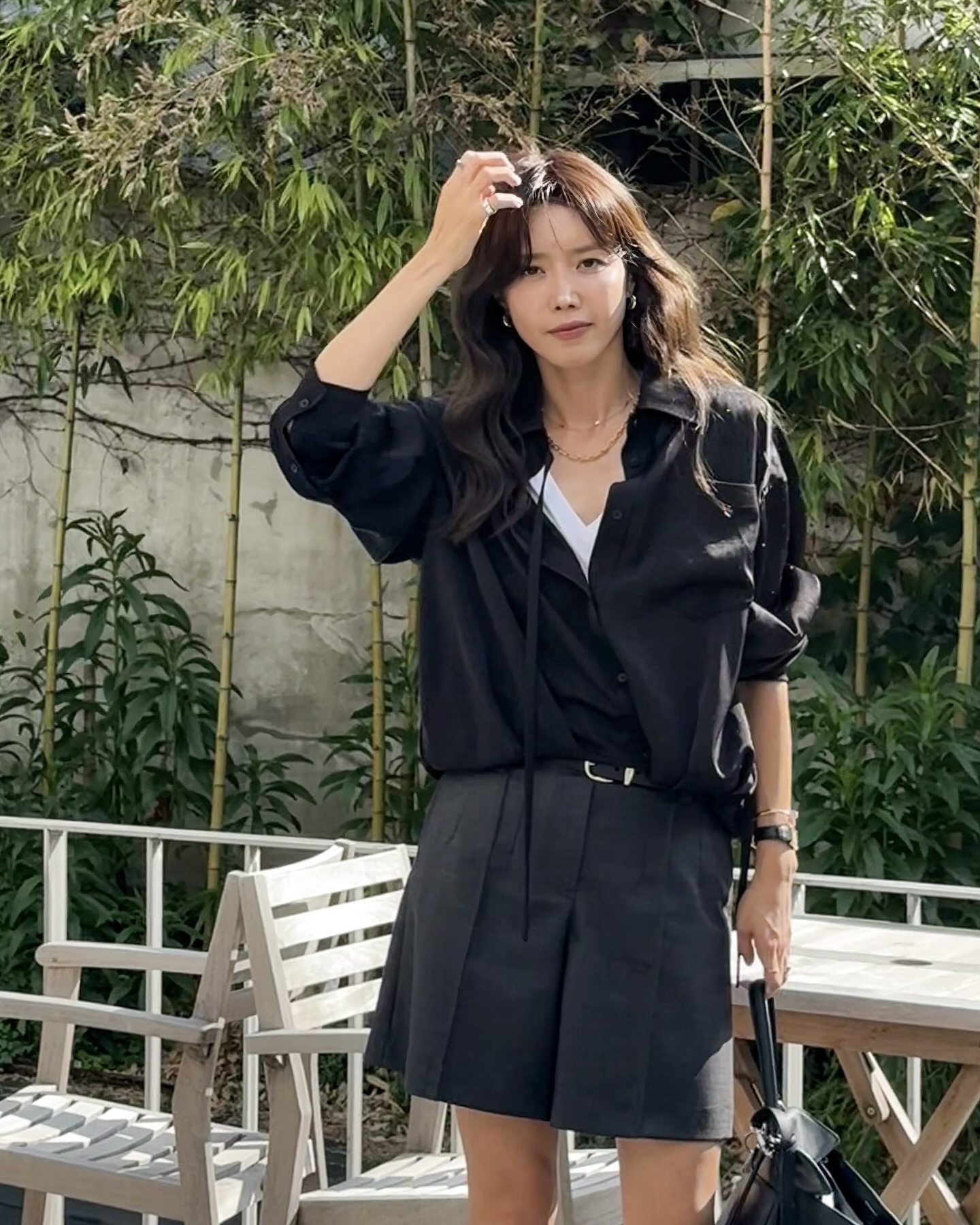 기다렸다🤎 긴팔 + 반바지 조합 9월이니까 셔츠와 반바지 코디로 데일리 룩 완성해보세요💁🏻‍♀️🍃 이미지