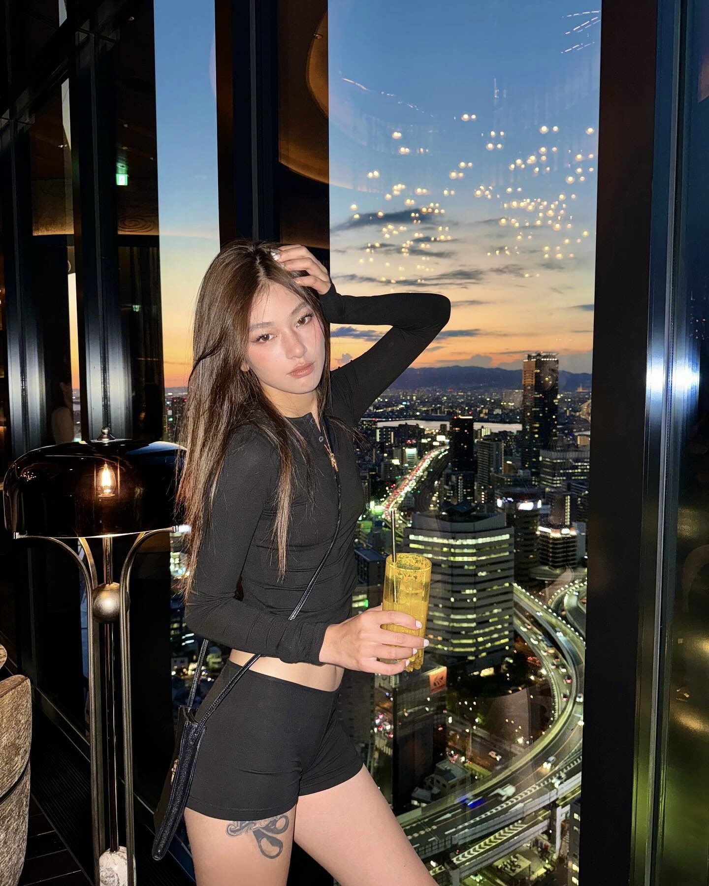 가을에 꼭 필요한 얇은 긴팔티🤍
아침저녁 선선한 날씨에 딱 입기 좋은 긴팔티 스타일링🍃✨ 이미지7