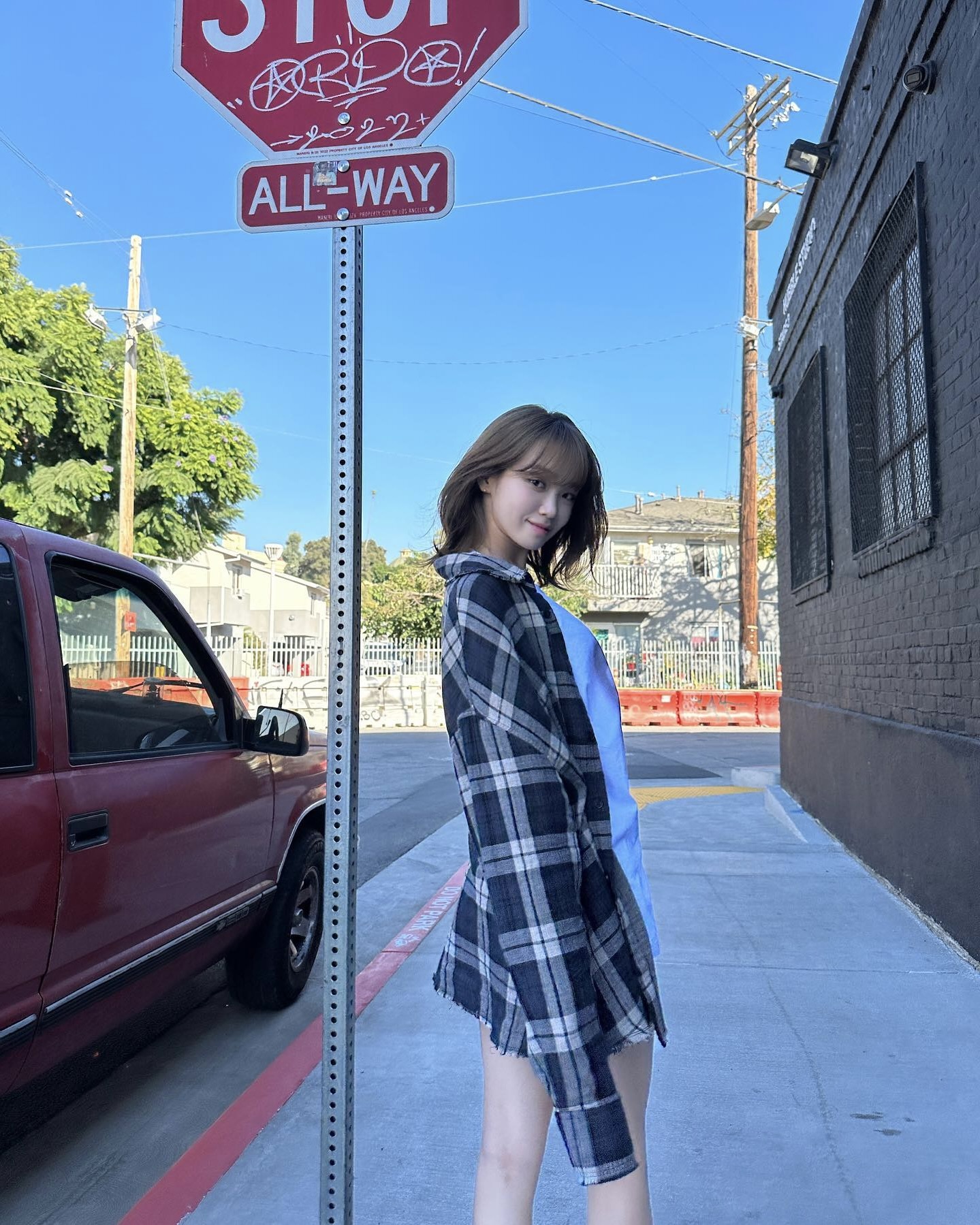 가을엔 체크셔츠 없이 못 살아🤎
간절기 데일리룩에 빼놓을 수 없는 체크셔츠 스타일링🍂✨
 이미지3