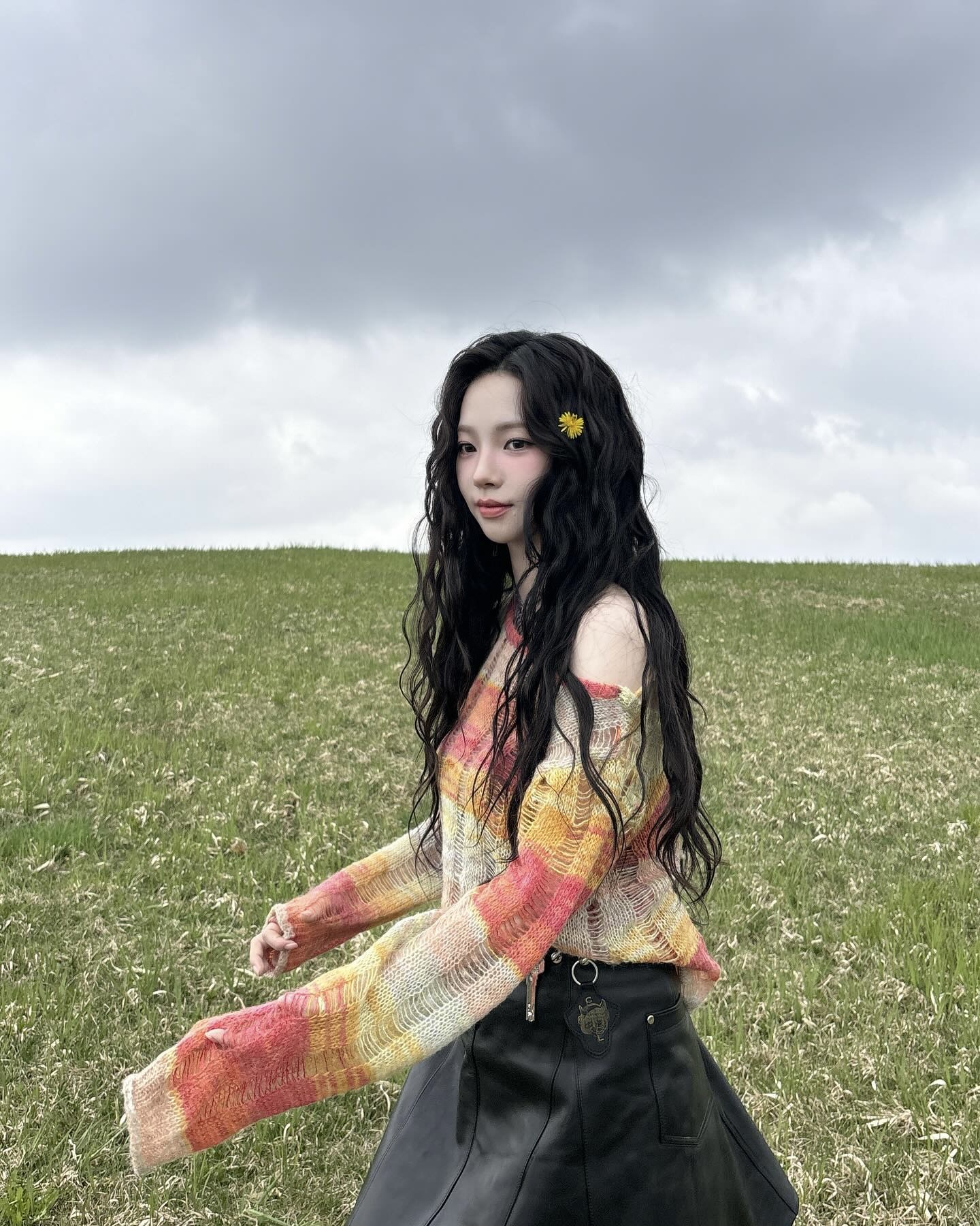 어깨까지 예쁜 카리나😗🖤
간절기 날씨에 딱 맞는 긴팔 오프숄더 스타일링 참고하기🥨 이미지4