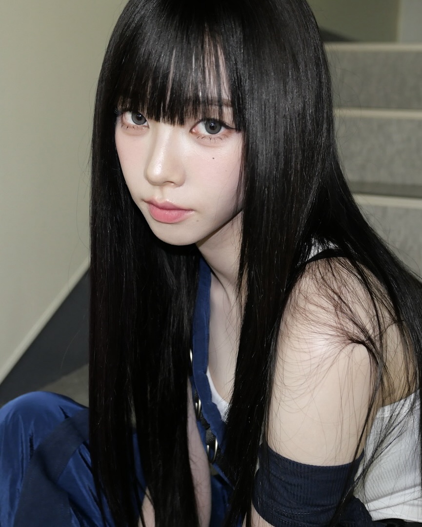 시스루뱅이 지겹다면?👀
선선한 가을 날씨에는  풀뱅으로 분위기 전환하기🖤🍂 이미지