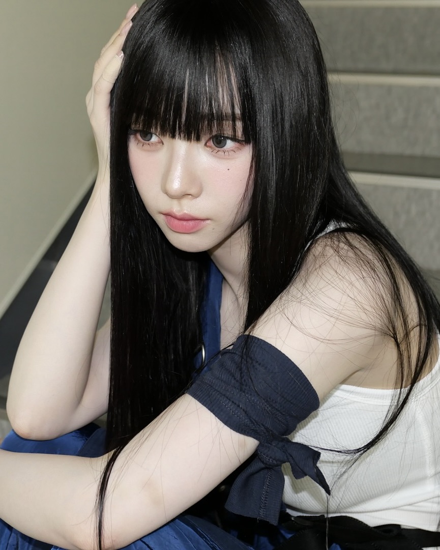 시스루뱅이 지겹다면?👀
선선한 가을 날씨에는  풀뱅으로 분위기 전환하기🖤🍂 이미지7