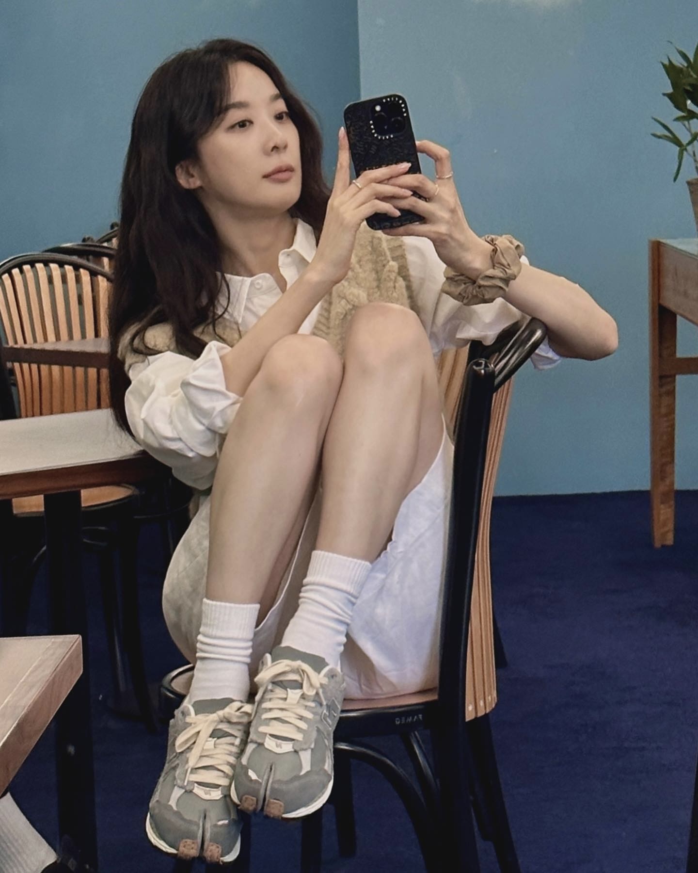 스크런치로 포인트 주기🩵
간단하게 묶어도 스타일 살려주는 헤어 아이템👱🏻‍♀️✨ 이미지4