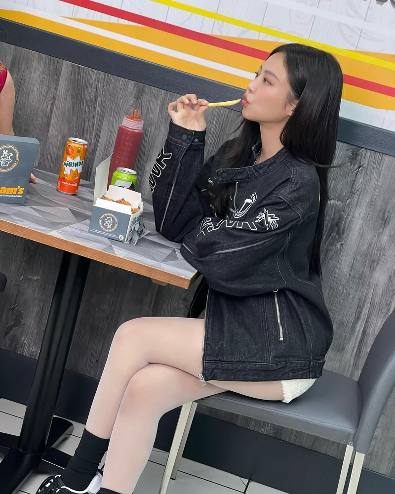 룩이 허전하게 느껴진다면? 🤔
스타킹은 룩을 완성하는 마지막 치트키💡🧚🏻한 번 시도해 보세요 이미지1