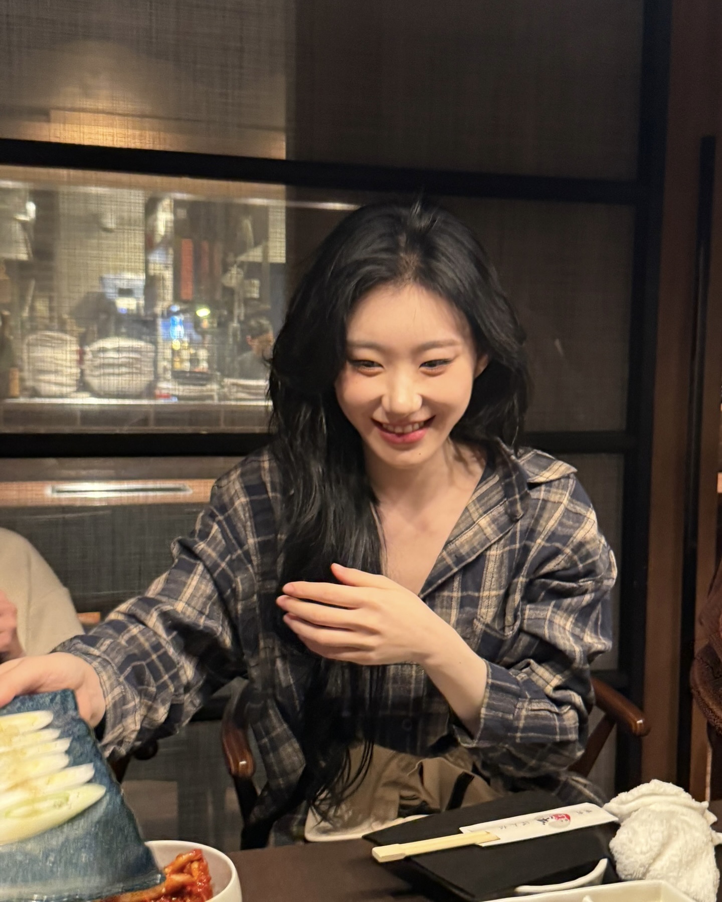 체크셔츠 하나로 가을 무드 장착🤎 이미지