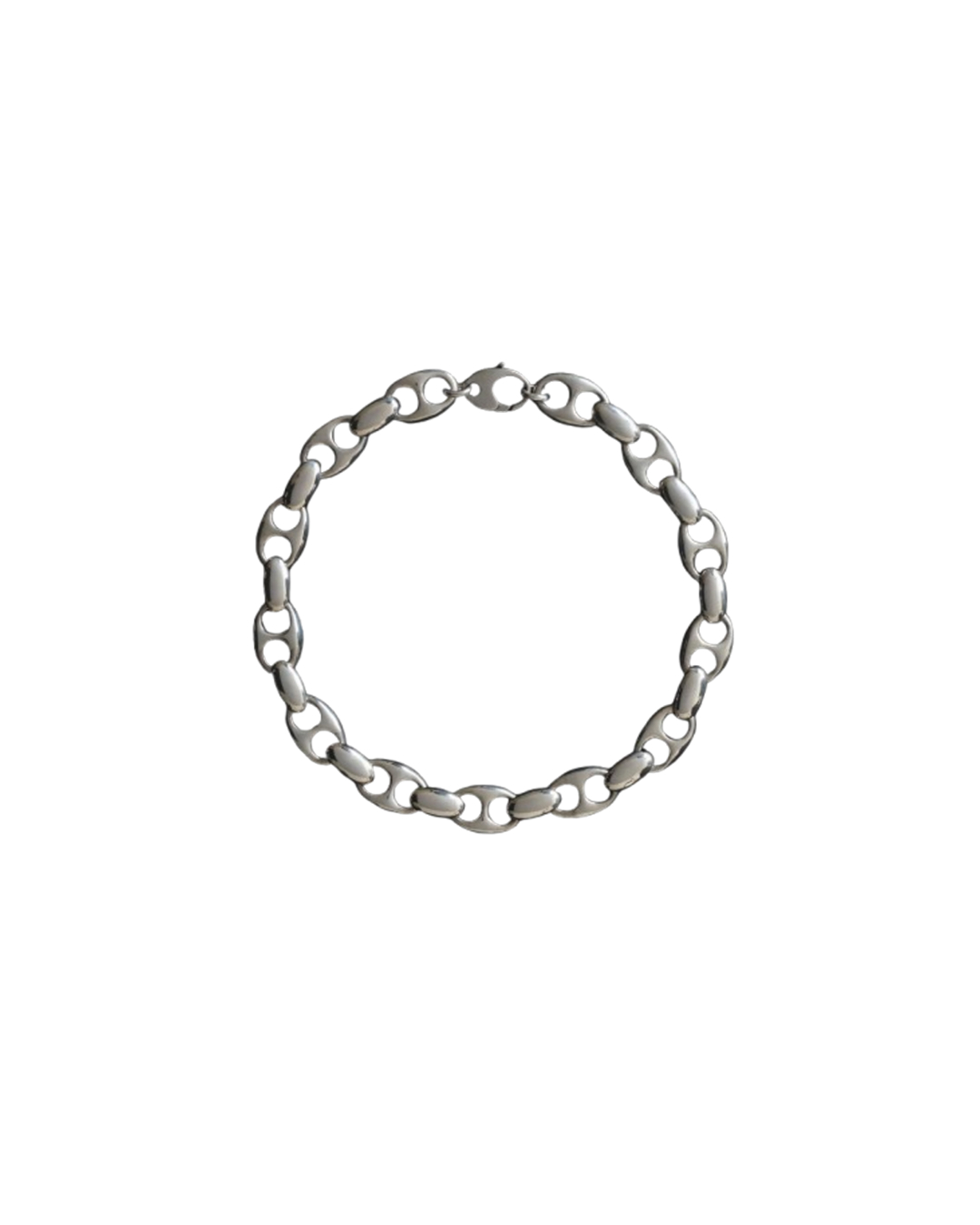 룩에 ‘와’ 효과 더하기👉🏻
빠질 수 없는 하이라이트💍💎액세서리 포인트 어때?

박규영의 액세서리 3가지를 모았습니다.

1. 소피 부하이 라지 바라라 체인 목걸이, 290만 원대
박규영이 매치한 목걸이는 짧은 길이의 굵은 체인 디자인으로, 단독으로 착용해도 포인트가 됩니다. 다른 목걸이랑 레이어드하면 존재감이 더 커지고, 심플한룩에 착용하면 목걸이의 매력이 더 잘 드러나는 목걸이입니다.

2. 스피넬리 킬콜린 마이크로데임, 280만 원대
박규영이 착용한 반지는 925 스털링 실버 소재로 세 개의 링이 이어진 독특한 디자인입니다. 각 링이 서로 다른 모양으로 연결되어 있어 개성이 돋보이는 포인트 아이템입니다. 캐주얼한 룩부터 스트릿룩까지 자연스럽게 잘 어울리는 반지입니다.

3. 에임 레온 도르 스테인드글라스, 110만 원대
박규영이 착용한 골드 펜던트 목걸이는 14k 순금으로 제작되었으며, 앞면은 애나멜로 채워진 튤립과 장미 디테일이 있습니다. 박규영은 청바지와 화이트 블라우스에 매치해 세련되면서도 여성스러운 분위기를 완성했습니다. 이미지2