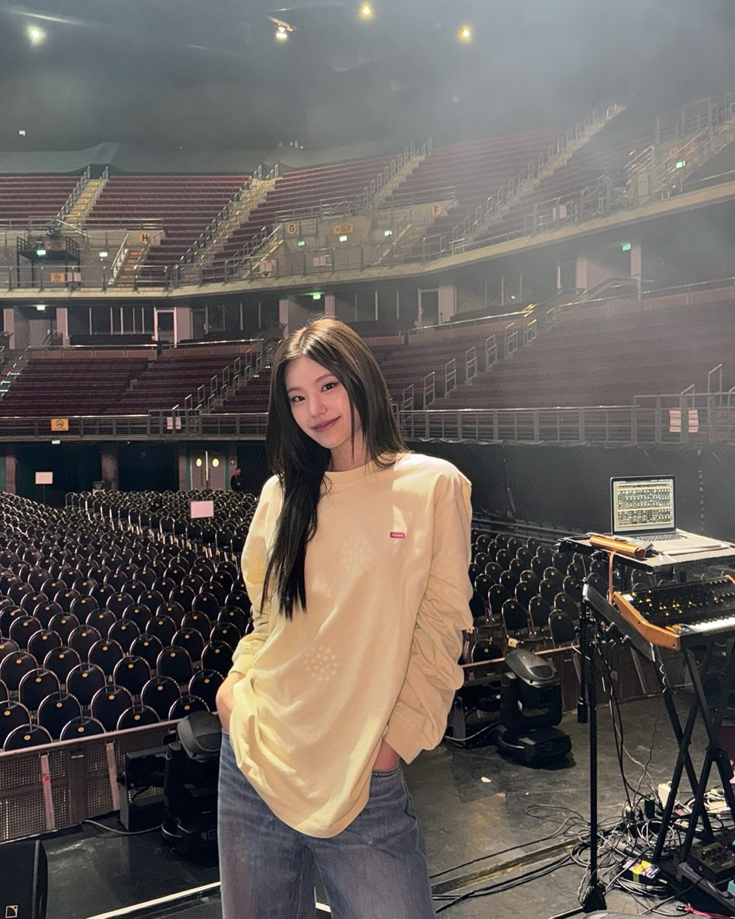 아침엔 쌀쌀하고 낮엔 덥다?😵‍💫
얇은 긴팔 하나면 간절기 날씨 롤러코스터도 문제없어요🍃🤍
 이미지