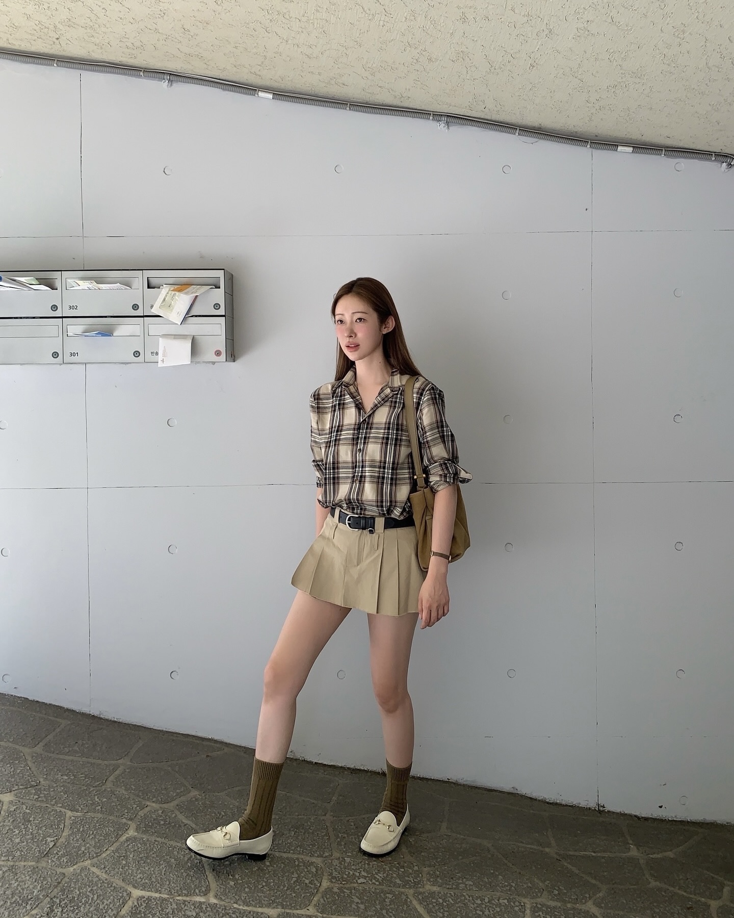 체크셔츠 하나로 가을 무드 장착🤎
가을에 꼭 찾게 되는 체크셔츠🍂 따뜻하고 센스 있는 스타일링✨ 이미지7