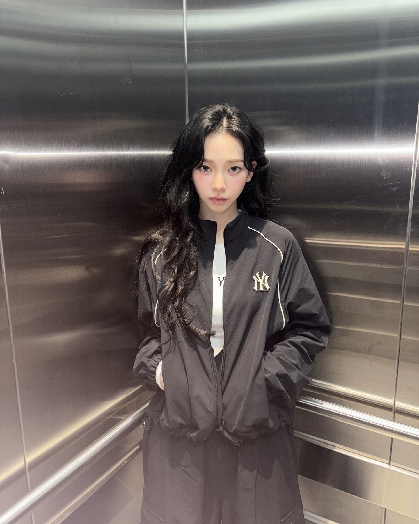 쌀쌀한 바람은 바람막이로 해결🤍 이미지"