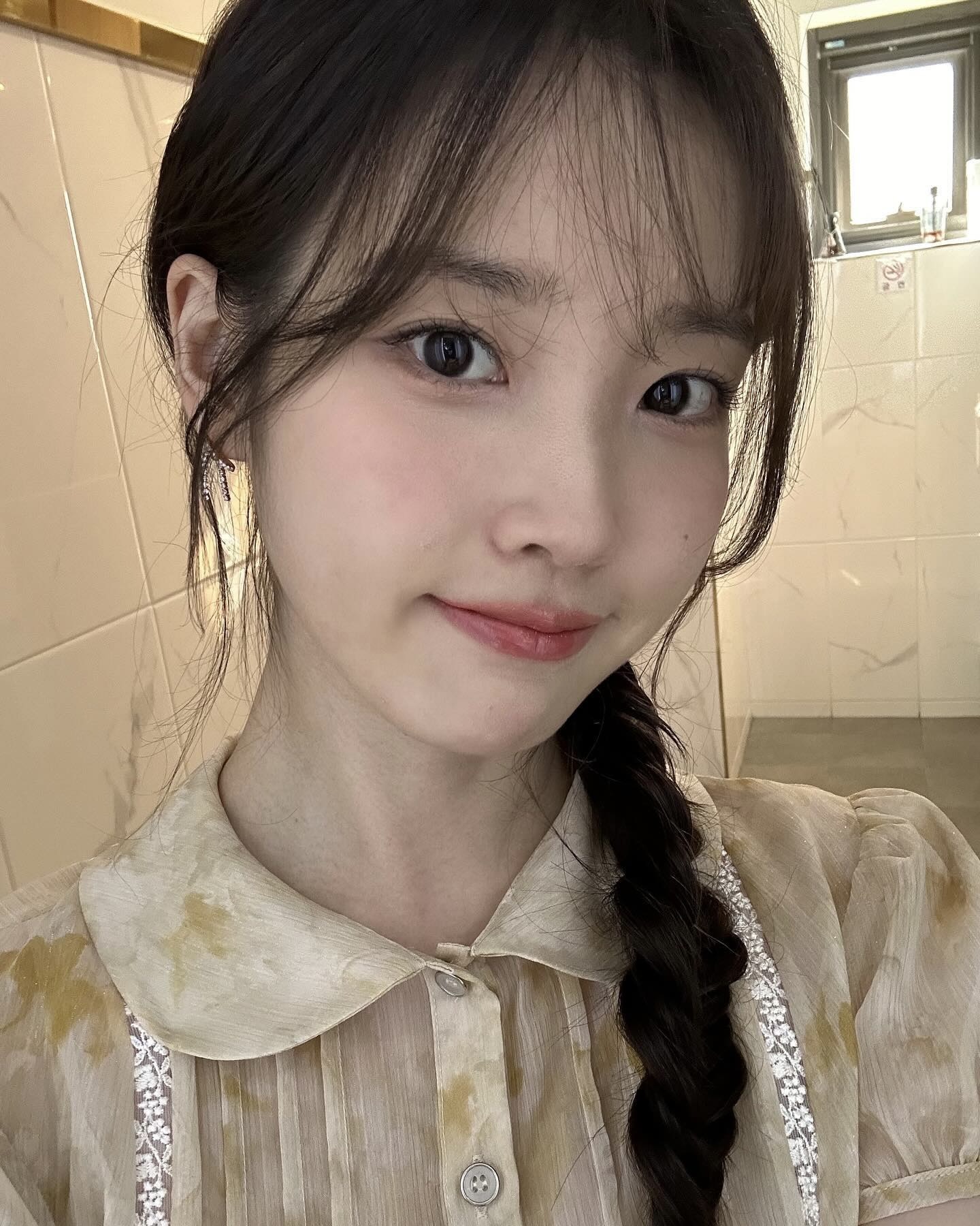 앞머리 내릴지 말지 고민된다면?💇‍♀️
가볍게 시도하기 좋은 시스루뱅으로 분위기 바꿔보세요🤍✨ 이미지4