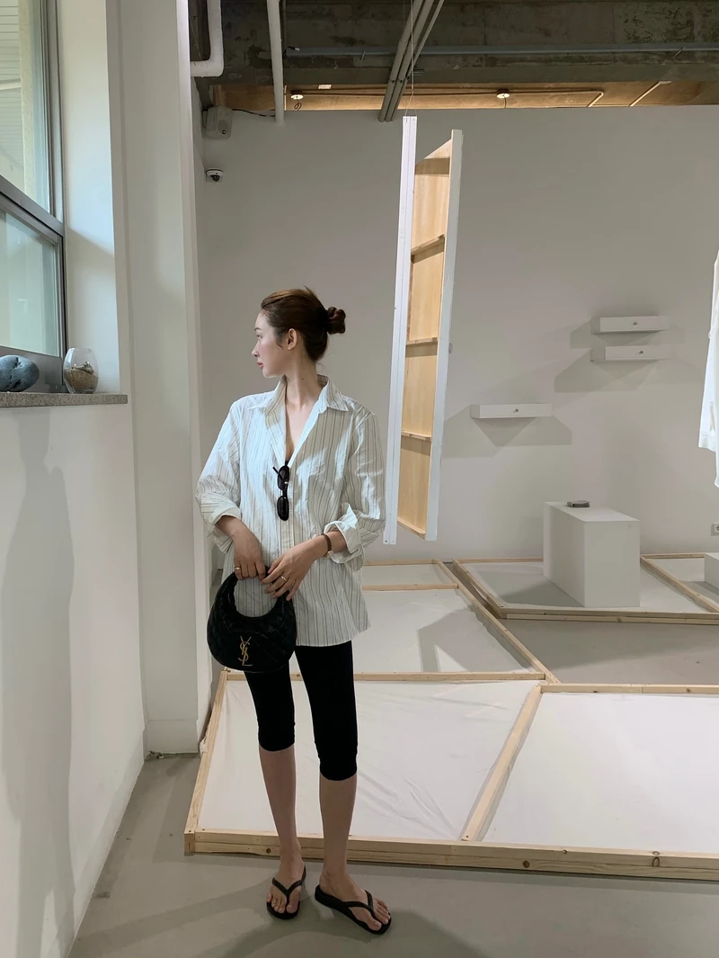 가을에 빠지면 섭섭한 코디템💁🏻♀️
긴 바지 질리고 쇼츠는 부담스럽다면? 카프리 팬츠 입어보자🖤✨ 이미지6