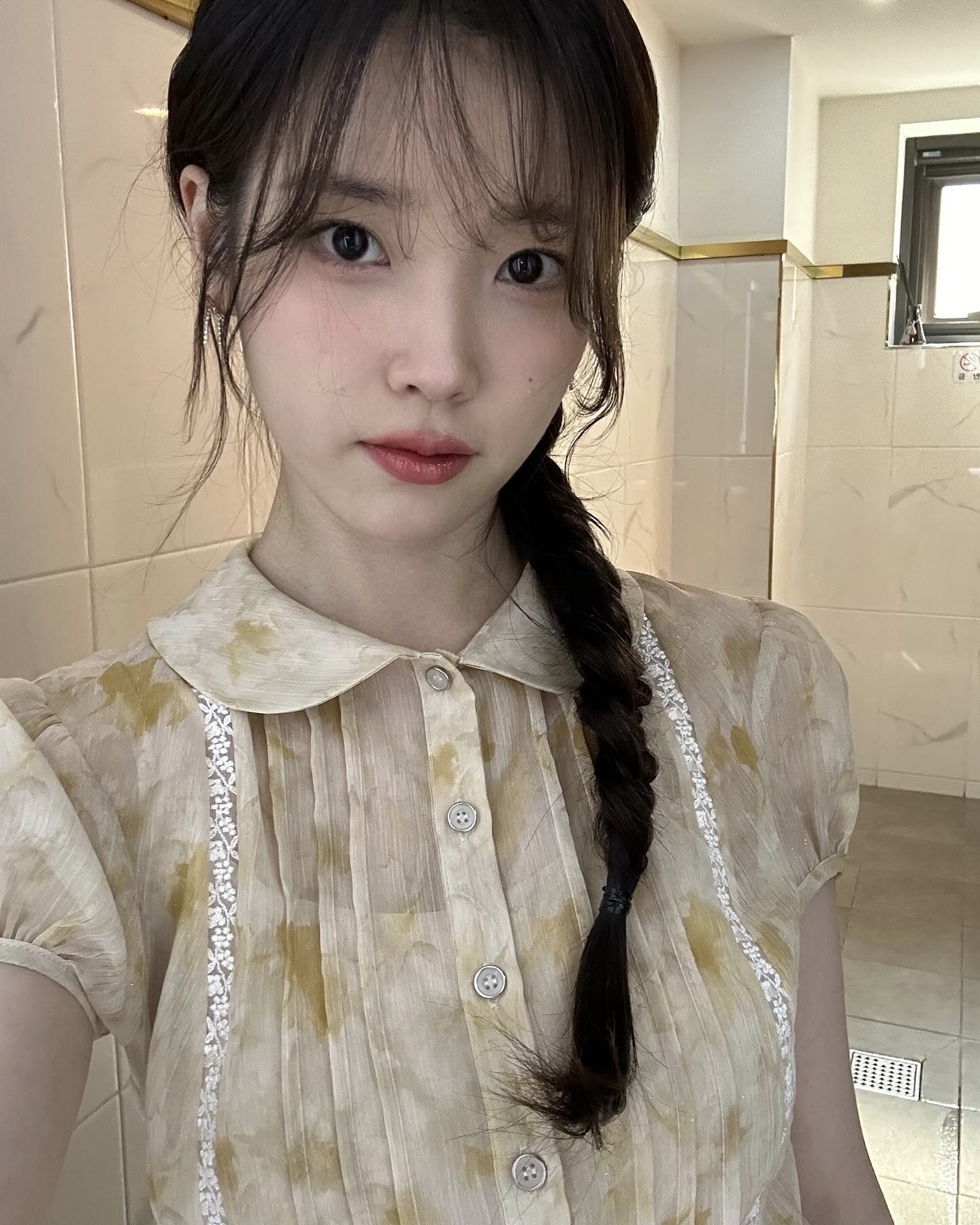 앞머리 내릴지 말지 고민된다면?💇‍♀️
가볍게 시도하기 좋은 시스루뱅으로 분위기 바꿔보세요🤍✨ 이미지7