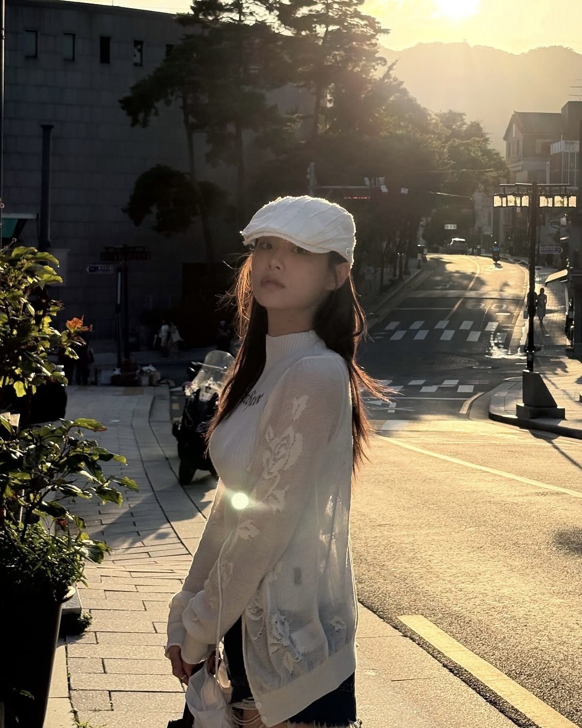 인간비타민 츄 헌팅캡 코디⚡️
너무 사랑스러워서🫣🩷 나도 모르게 츄며들어버렸어..
 이미지