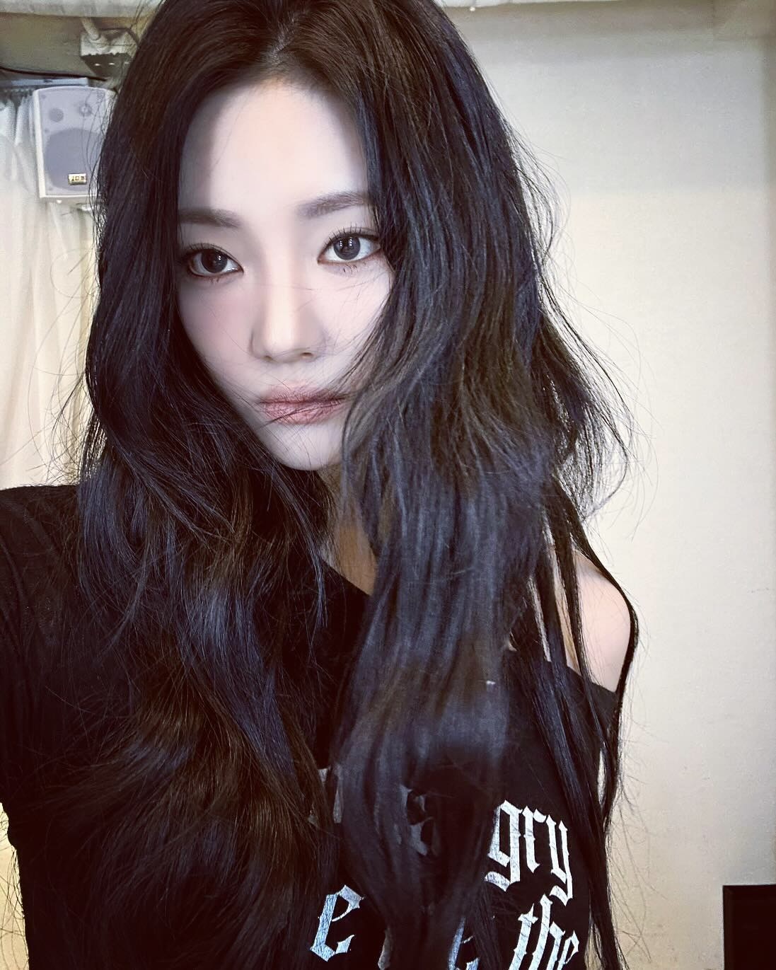 까부라진 옷? 그냥 입고 보는거야😉
지금 아니면 못입어, 어깨 포인트 오프숄더로 꾸꾸룩 완성♥️✨ 이미지7