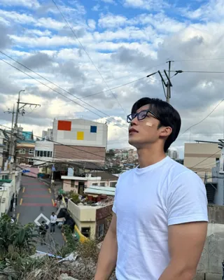 남은 더위는 흰 무지티로 견뎌🌬️ 이미지