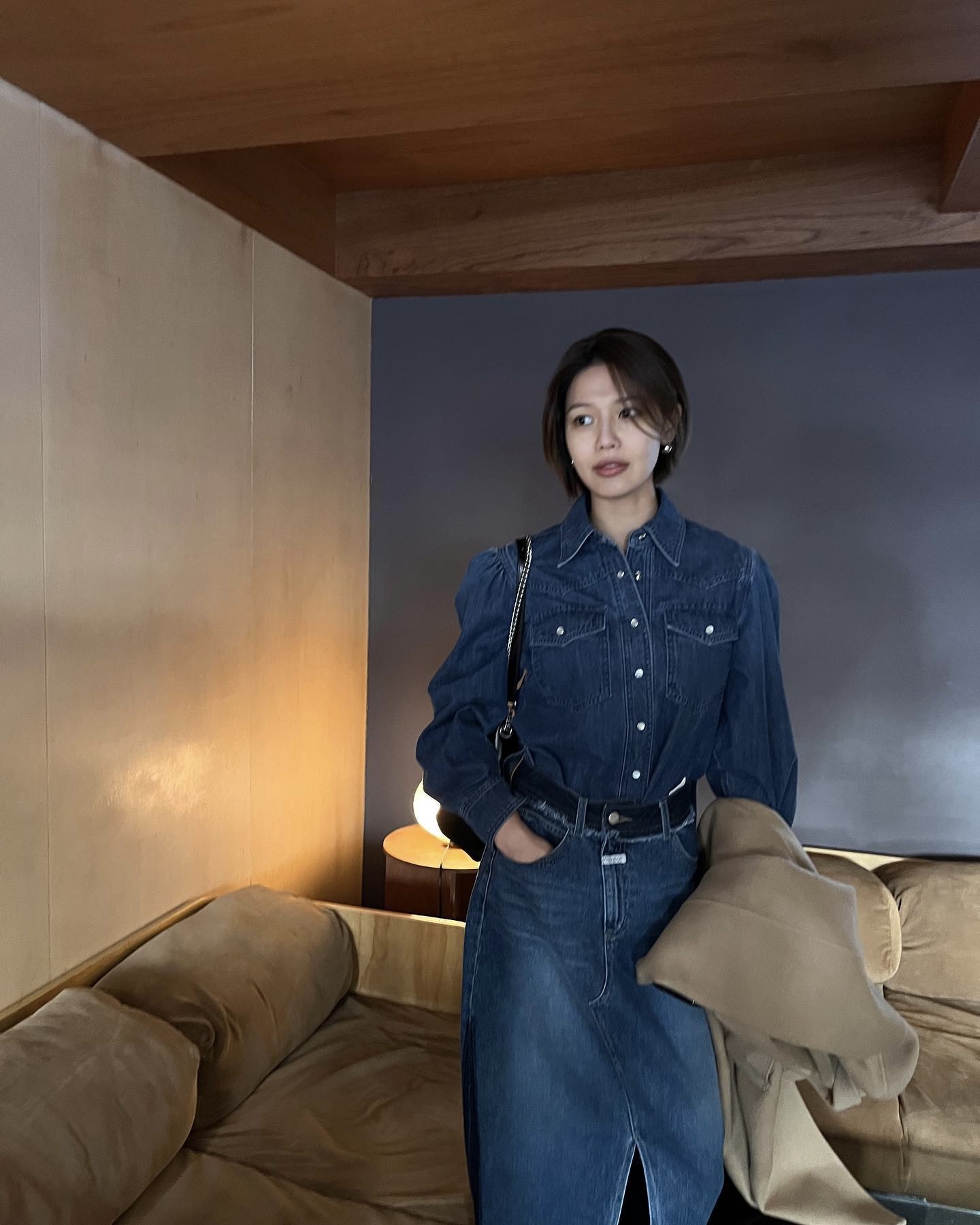 데님자켓 코디는 이것만 참고해봐🤍
가을 날씨에 제일 잘 어울리는 아우터는 바로 데님☁️🌀  이미지4