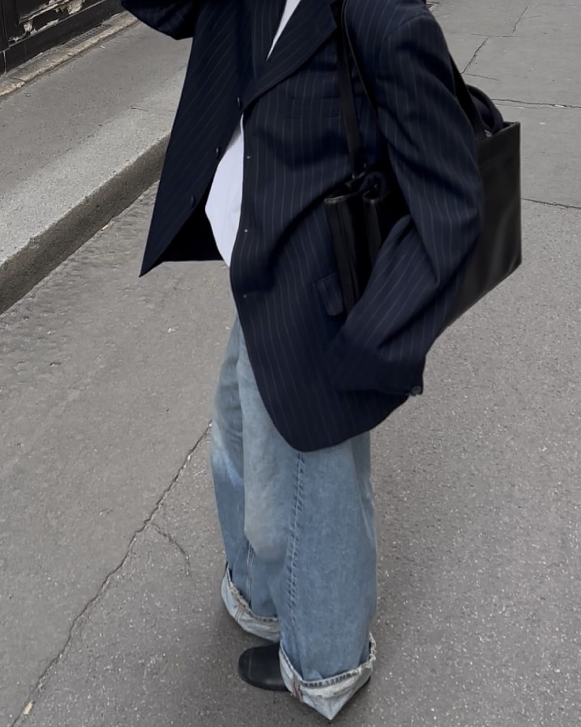 데님 팬츠는 오늘도 변신 중🌀
가을 오면 자연스레 떠오르는 완벽 조합🍂🖤데님 팬츠와 자켓 이미지4