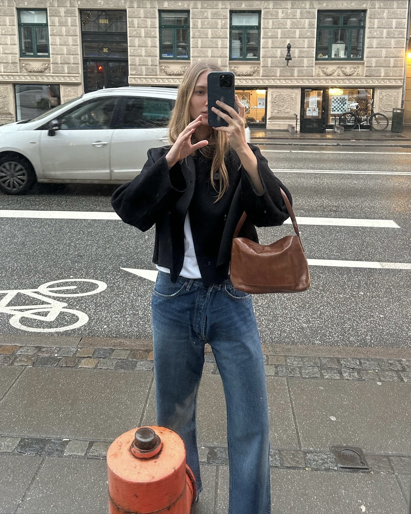 데님 팬츠는 오늘도 변신 중🌀
가을 오면 자연스레 떠오르는 완벽 조합🍂🖤데님 팬츠와 자켓 이미지2