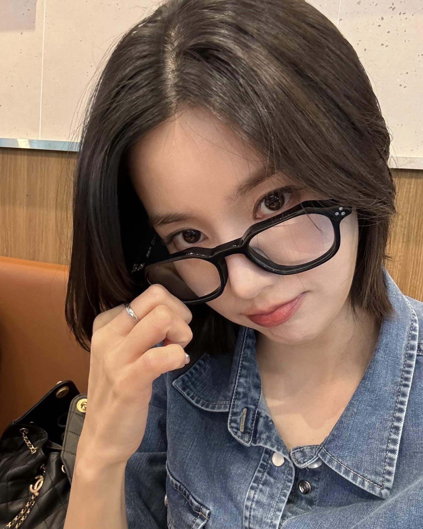 데님자켓 코디는 이것만 참고해봐🤍
가을 날씨에 제일 잘 어울리는 아우터는 바로 데님☁️🌀  이미지7