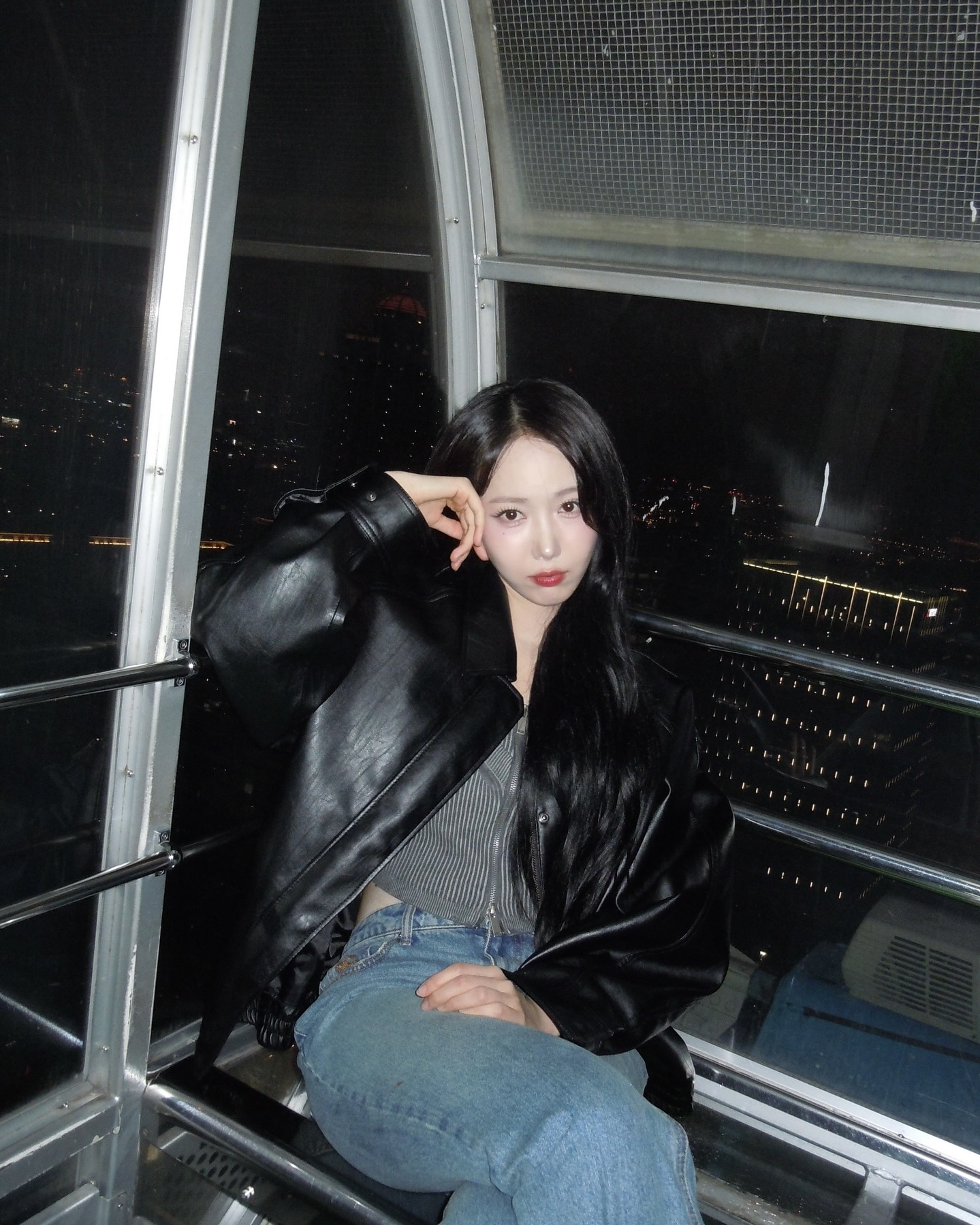 올가을 가죽+데님 조합💙
셀럽들이 보여주는 꾸안꾸 무드 이걸로 완전 종결✨🔥 이미지4