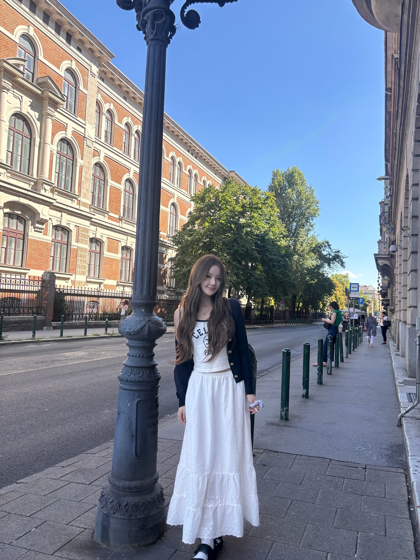 가을에 빠질 수 없는 가디건🍂
쌀쌀한 날씨에 툭 걸치기만 해도 분위기 살려주는 필수템🤎✨ 이미지7