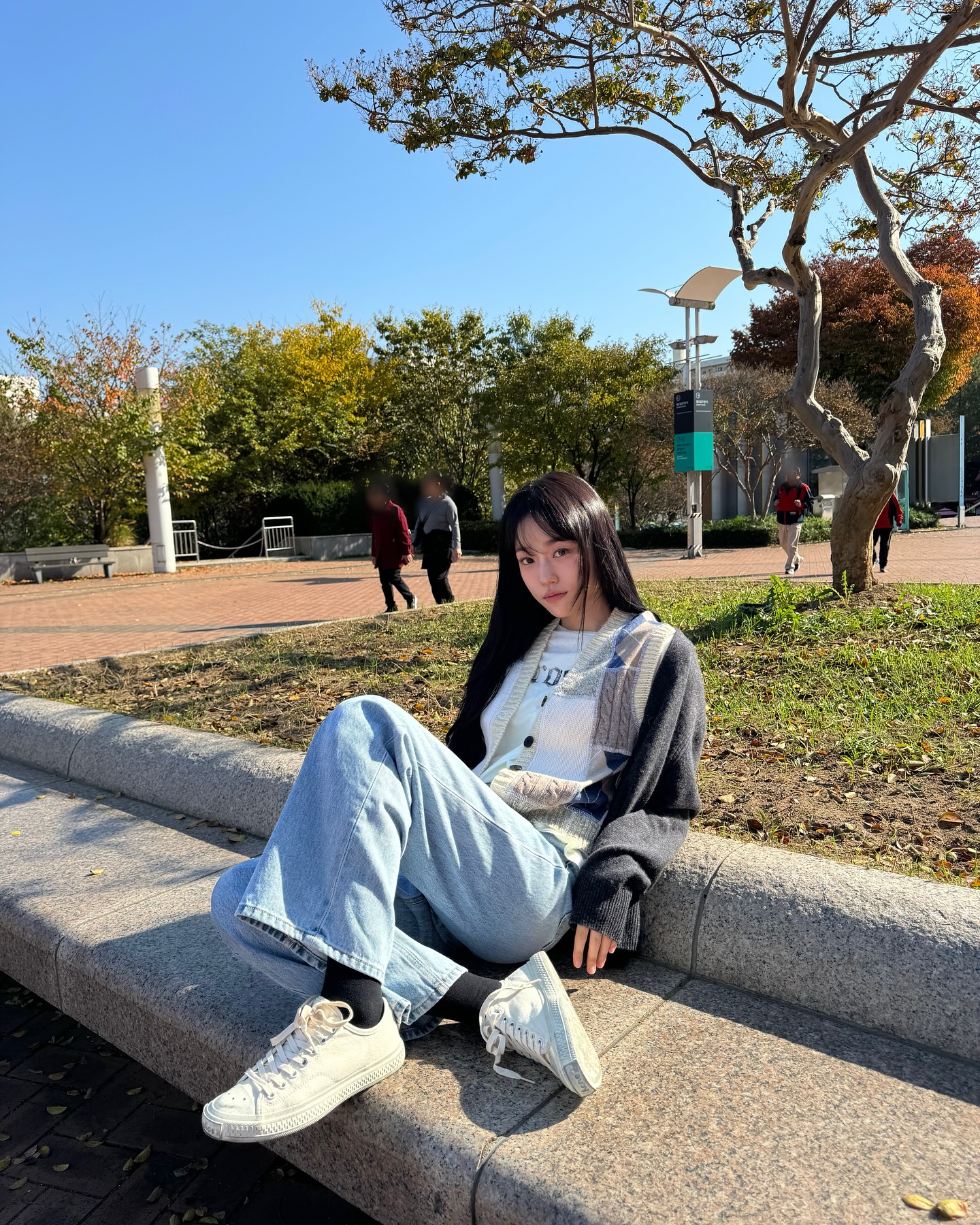 가을에 빠질 수 없는 가디건🍂
쌀쌀한 날씨에 툭 걸치기만 해도 분위기 살려주는 필수템🤎✨ 이미지6