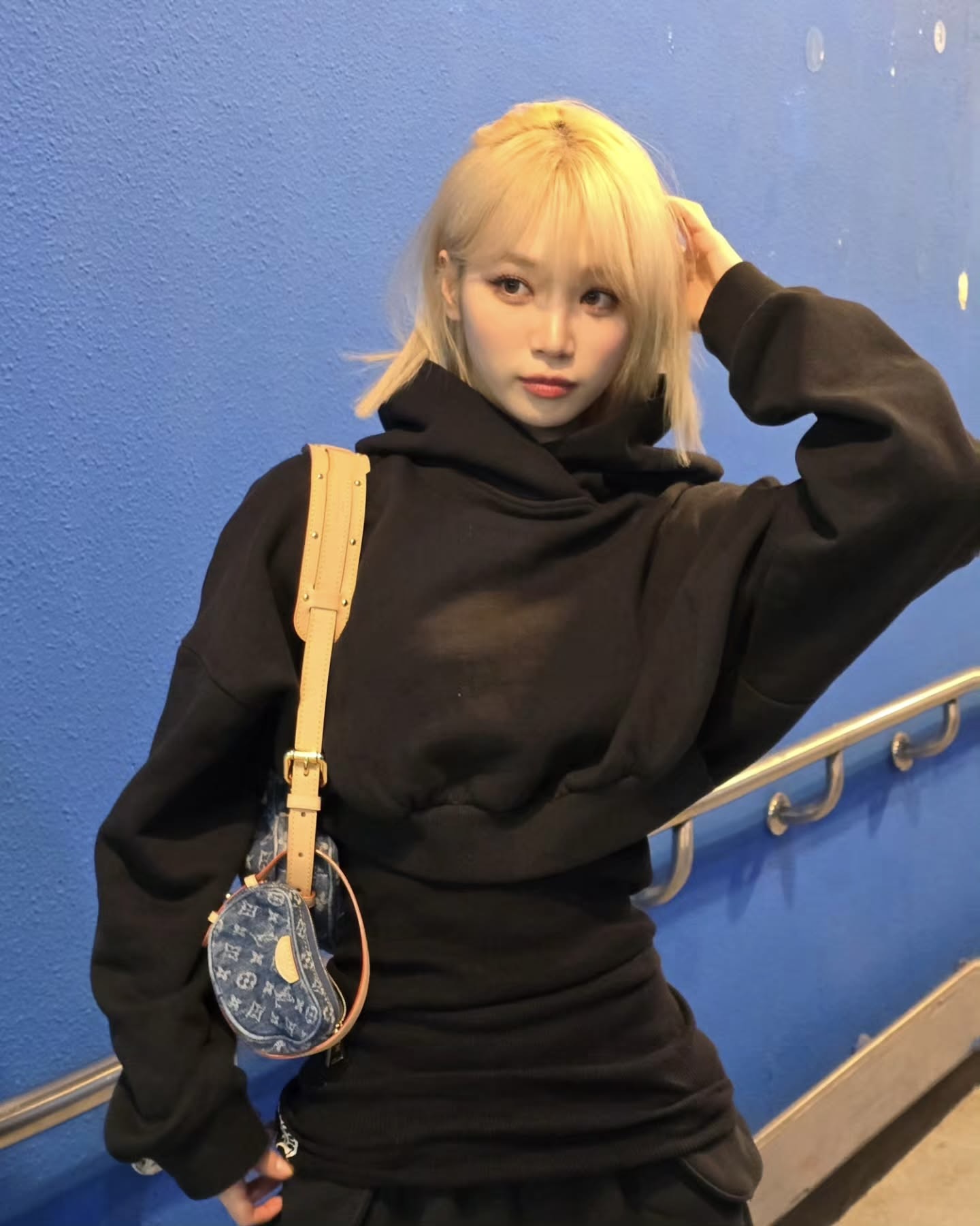 주말엔 후드티 하나로 코디하기☕️
집 앞 카페 갈때도 편안하고 예쁘게✨ 간절기 코디 완성🤎 이미지8